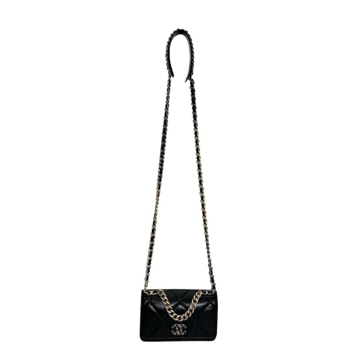Chanel Lambskin Chain Wallet 19 Shoulder Bag Black — view 3