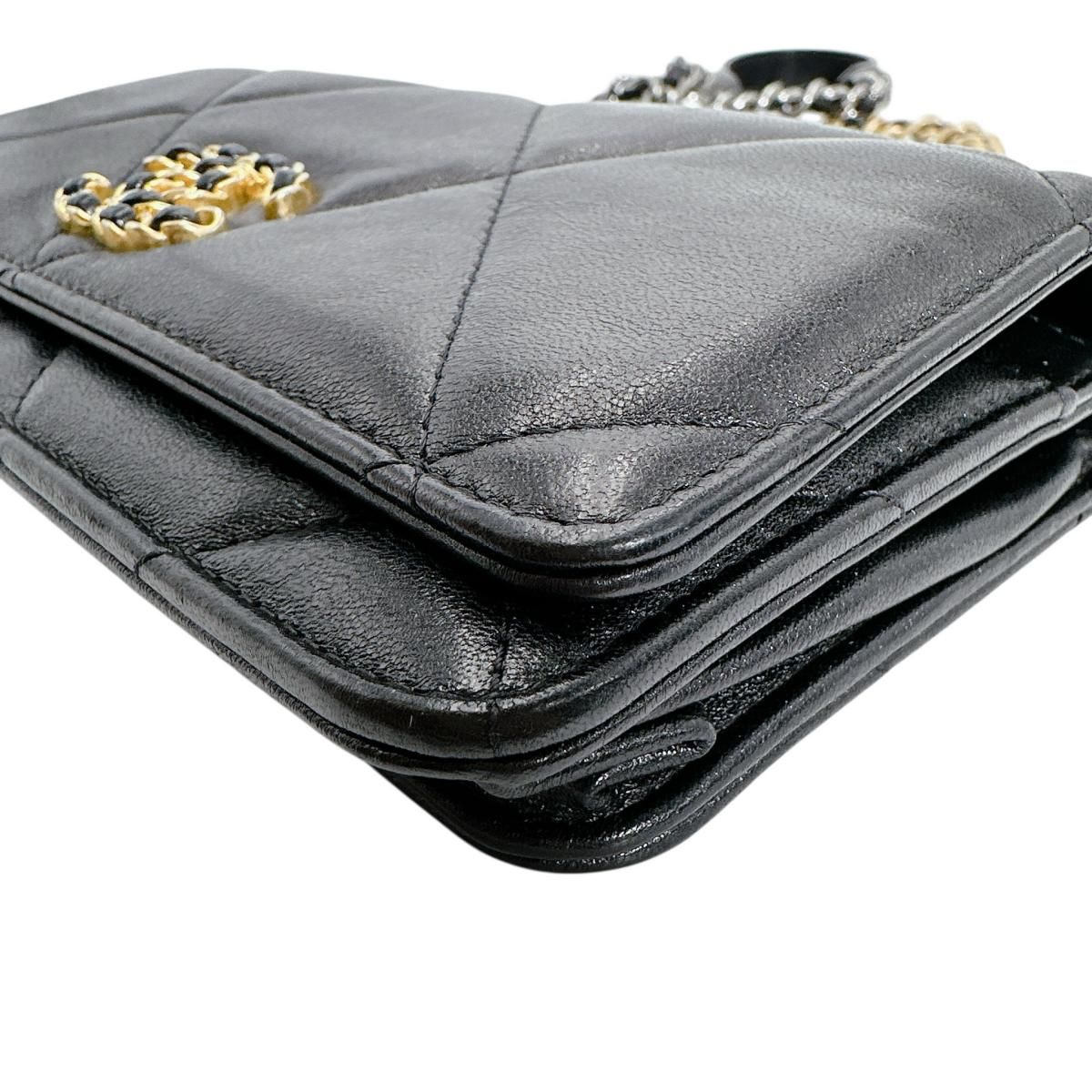 Chanel Lambskin Chain Wallet 19 Shoulder Bag Black — view 6