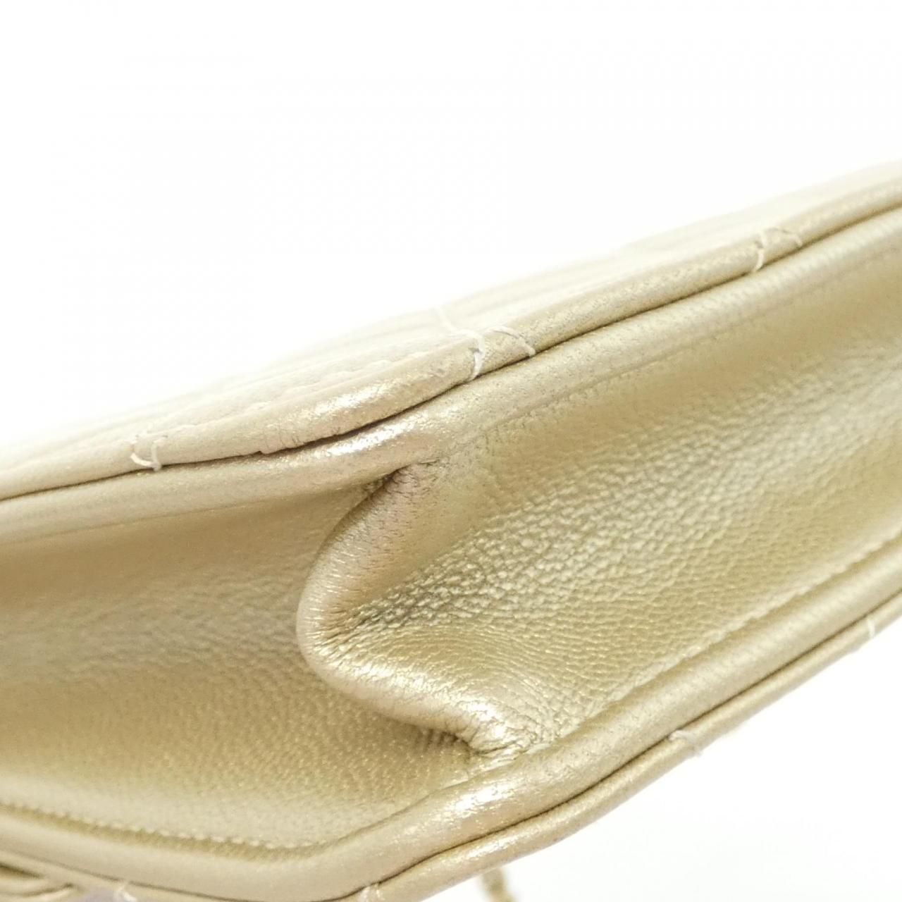 Chanel Shoulder Bag Gold — view 3