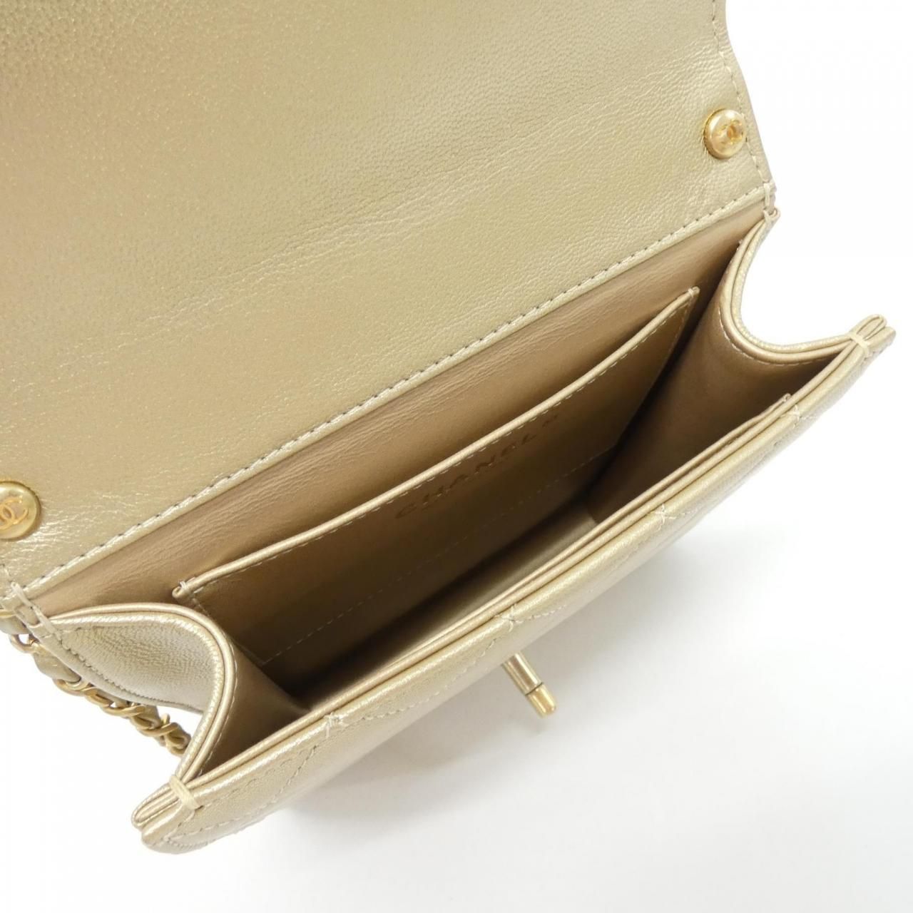 Chanel Shoulder Bag Gold — view 8