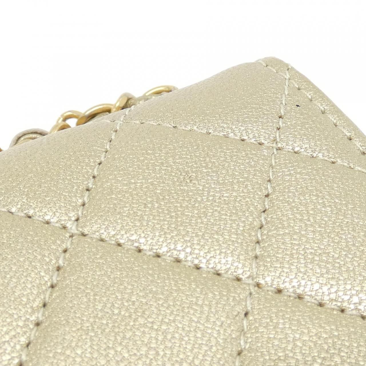 Chanel Shoulder Bag Gold — view 4