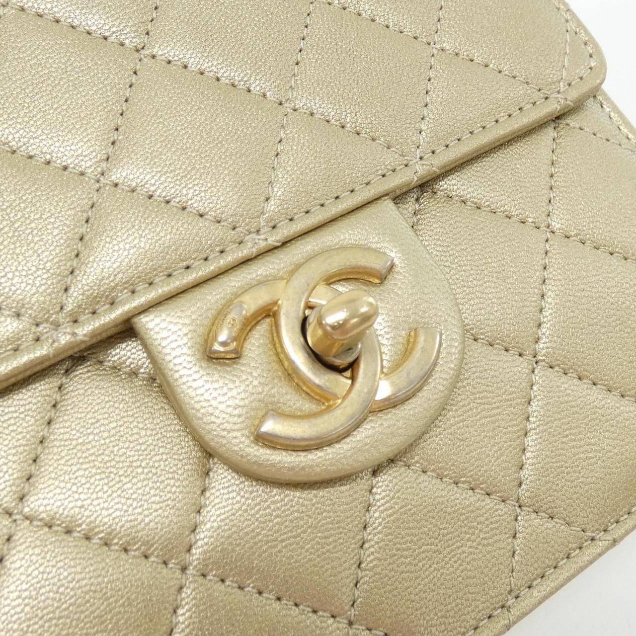 Chanel Shoulder Bag Gold — view 6