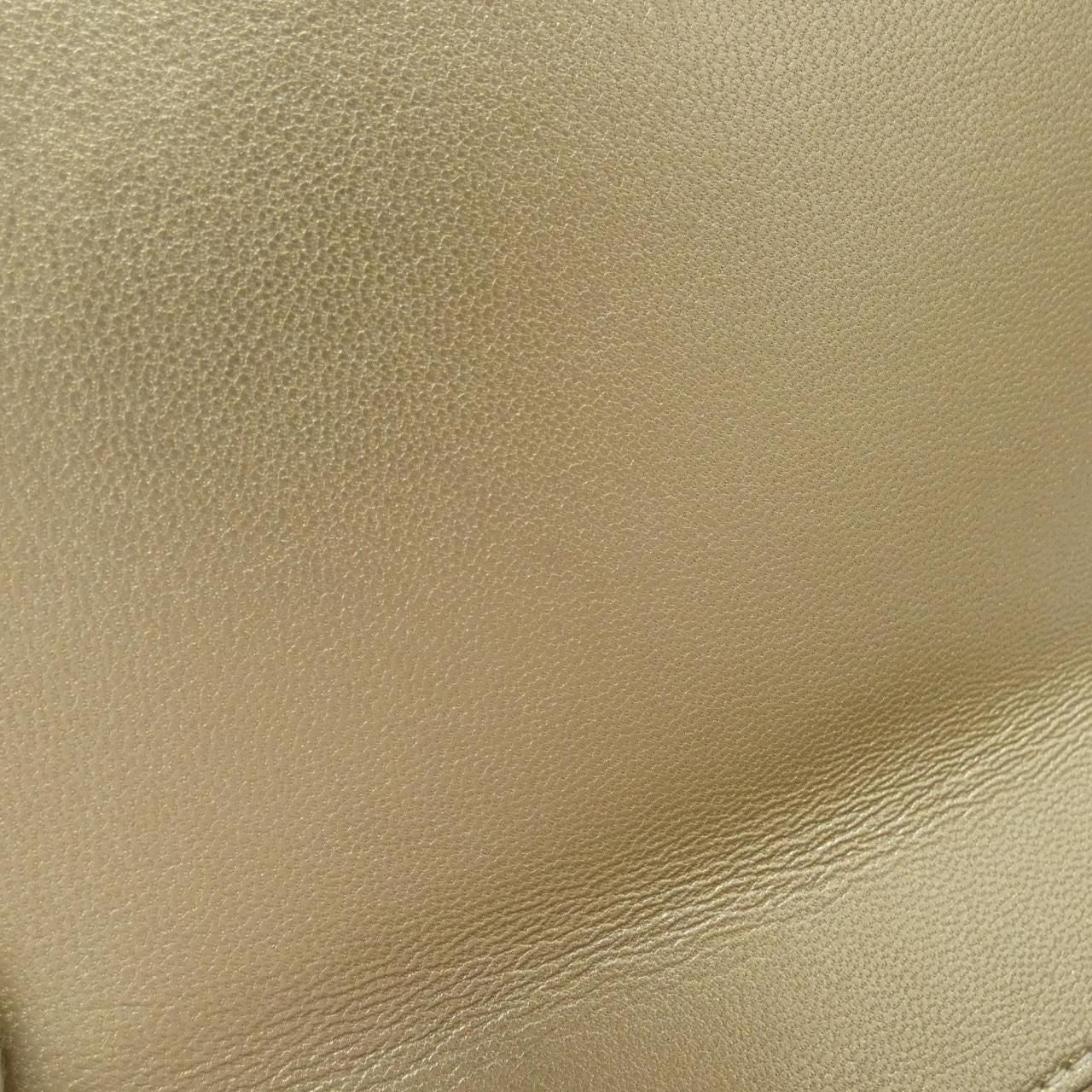 Chanel Shoulder Bag Gold — view 9