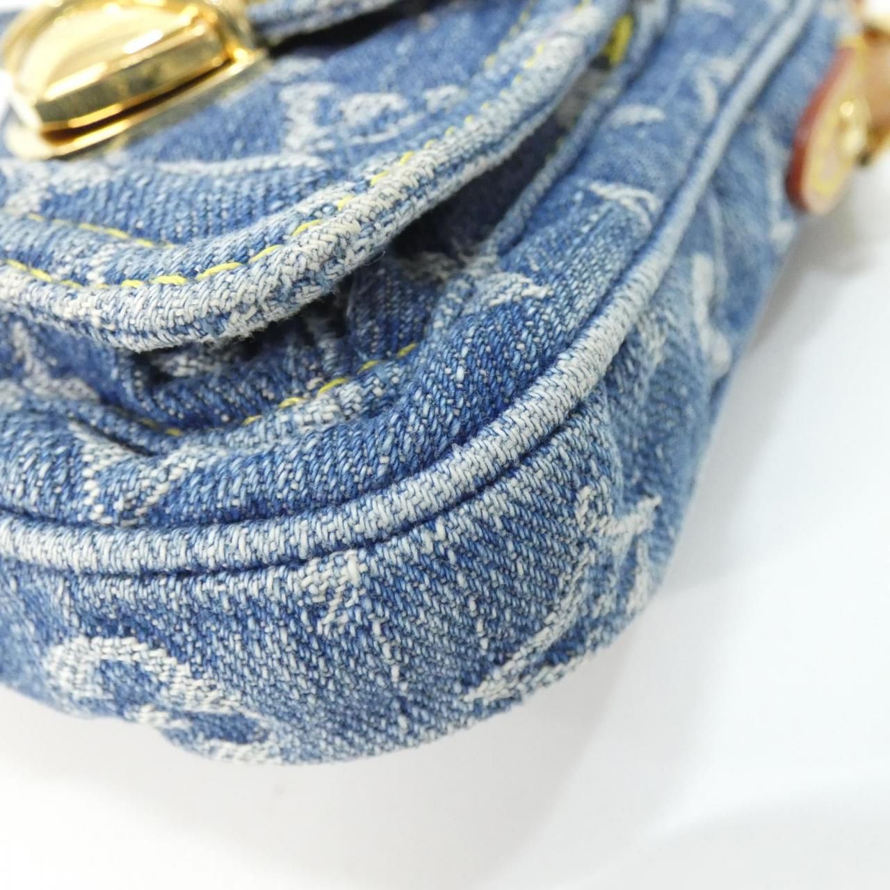 Louis Vuitton LV Pochette Shoulder Bag — view 3