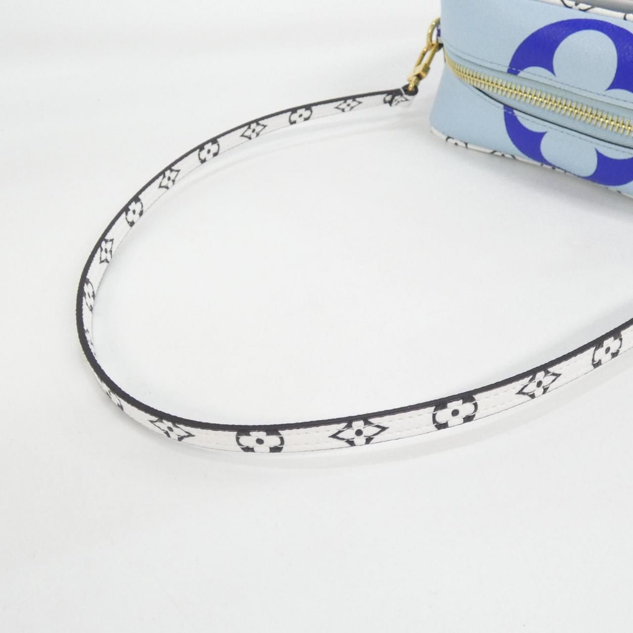 Louis Vuitton Monogram Pouch — view 6