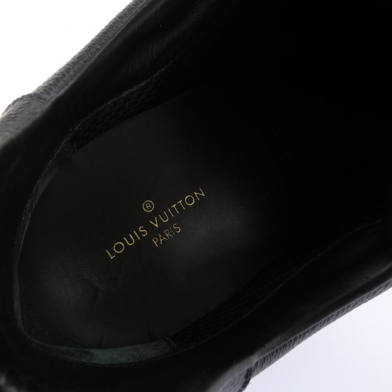 Louis Vuitton Run Away Line Sneakers — view 6