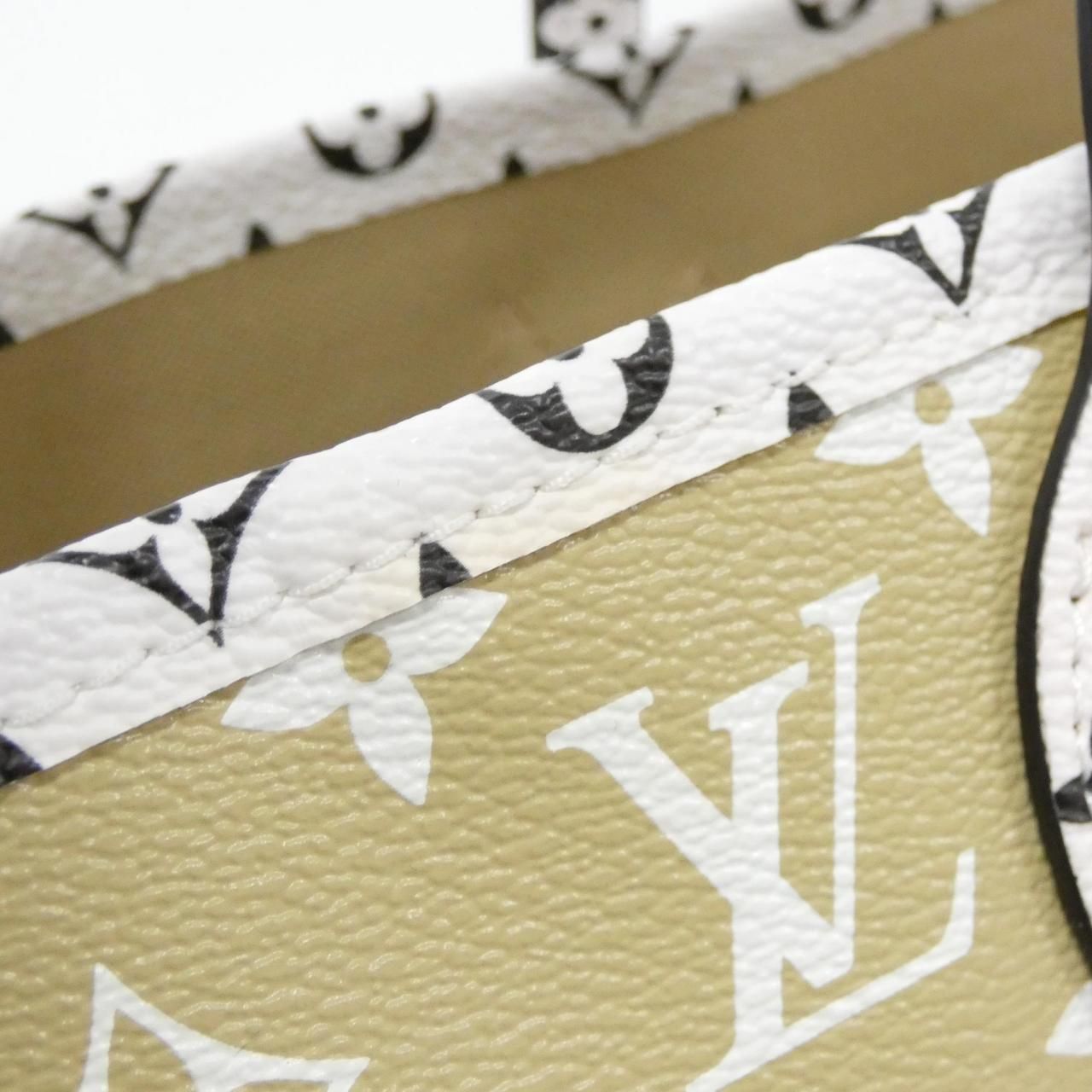 Louis Vuitton Monogram Neverfull MM Bag — view 4
