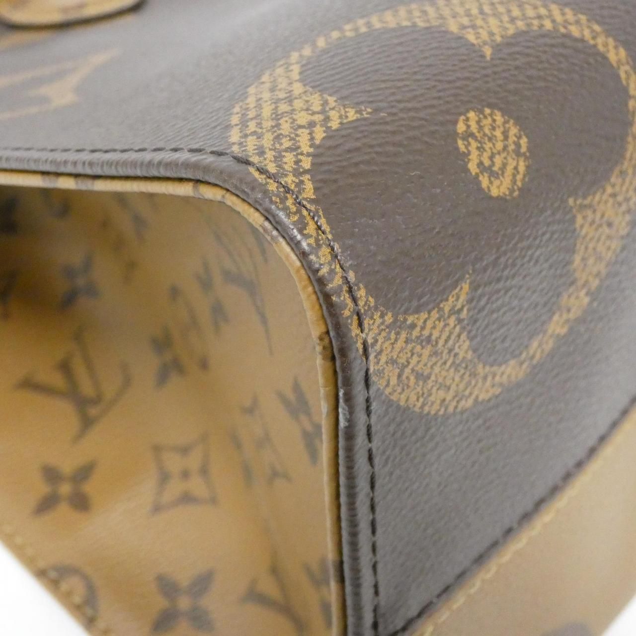 Louis Vuitton Monogram Giant On The Go MM Bag — view 3