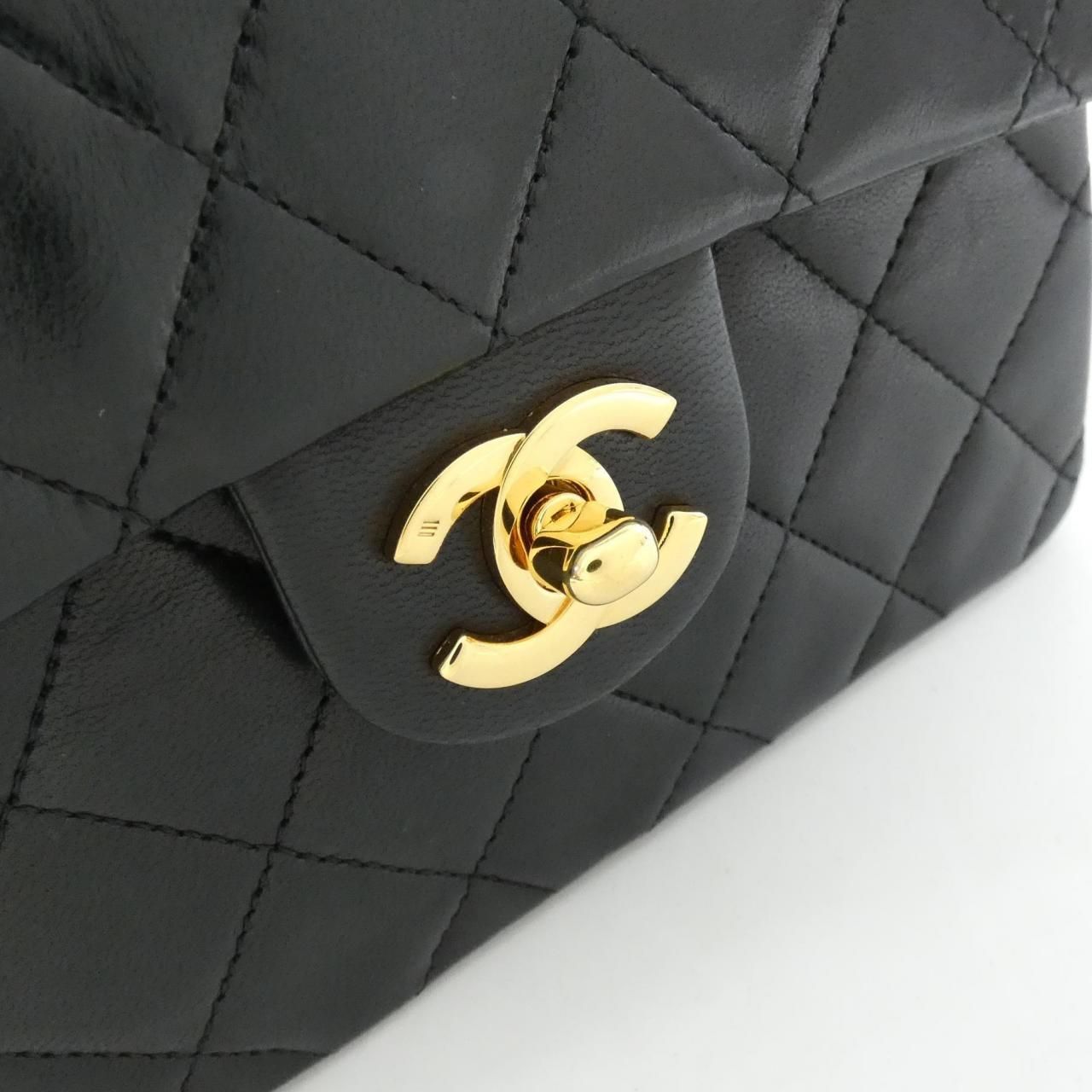 Chanel Vintage Shoulder Bag — view 4