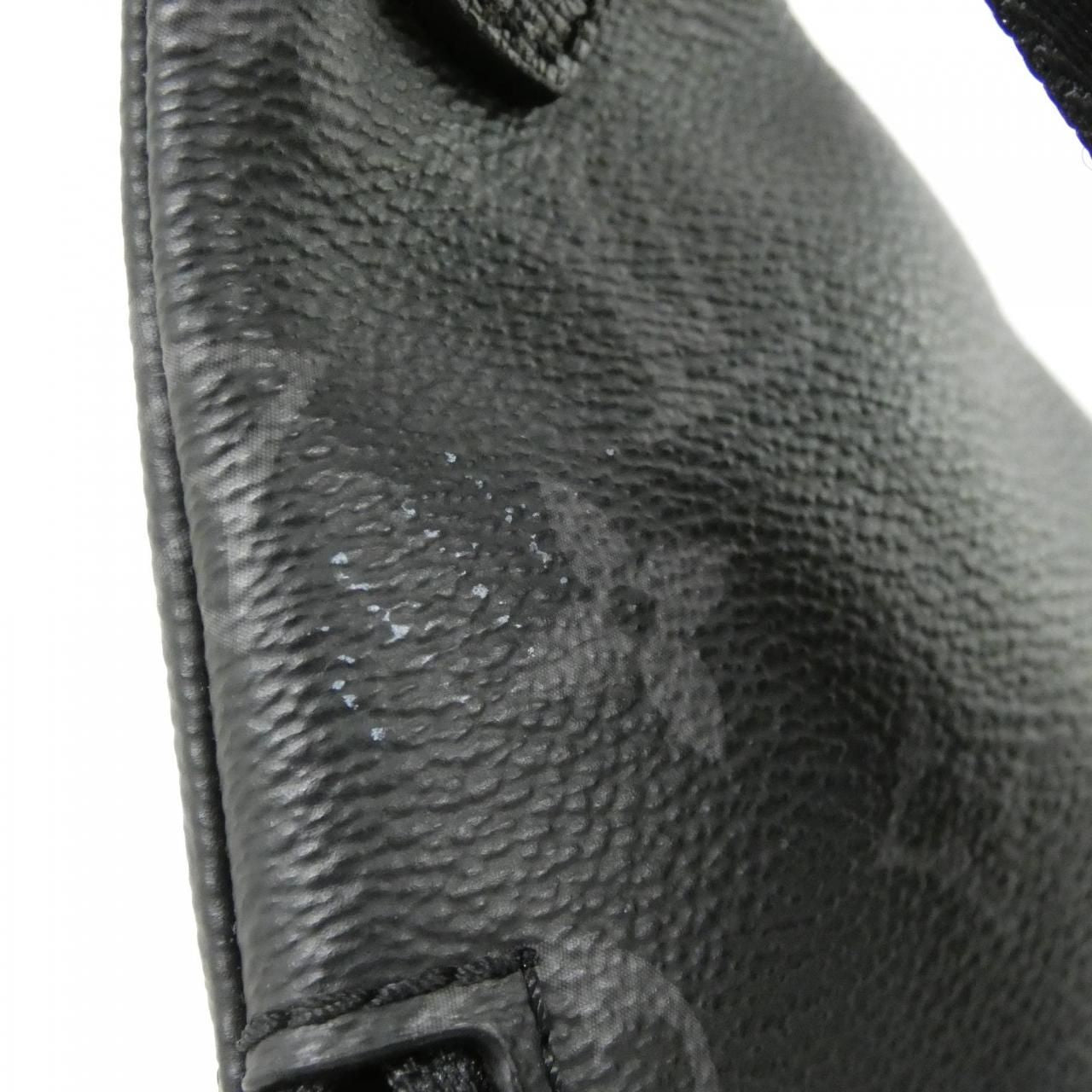 Louis Vuitton Taiga Sling Bag — view 5
