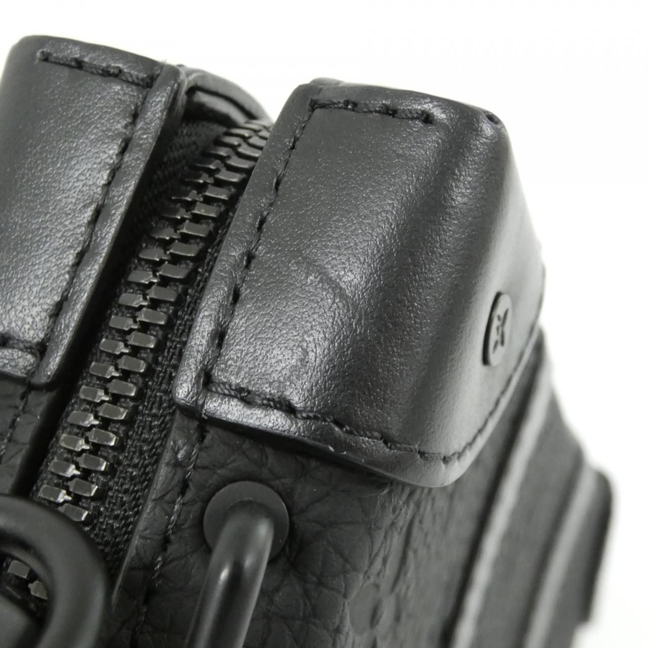 Louis Vuitton Taurillon Monogram Soft Trunk Wallet — view 4