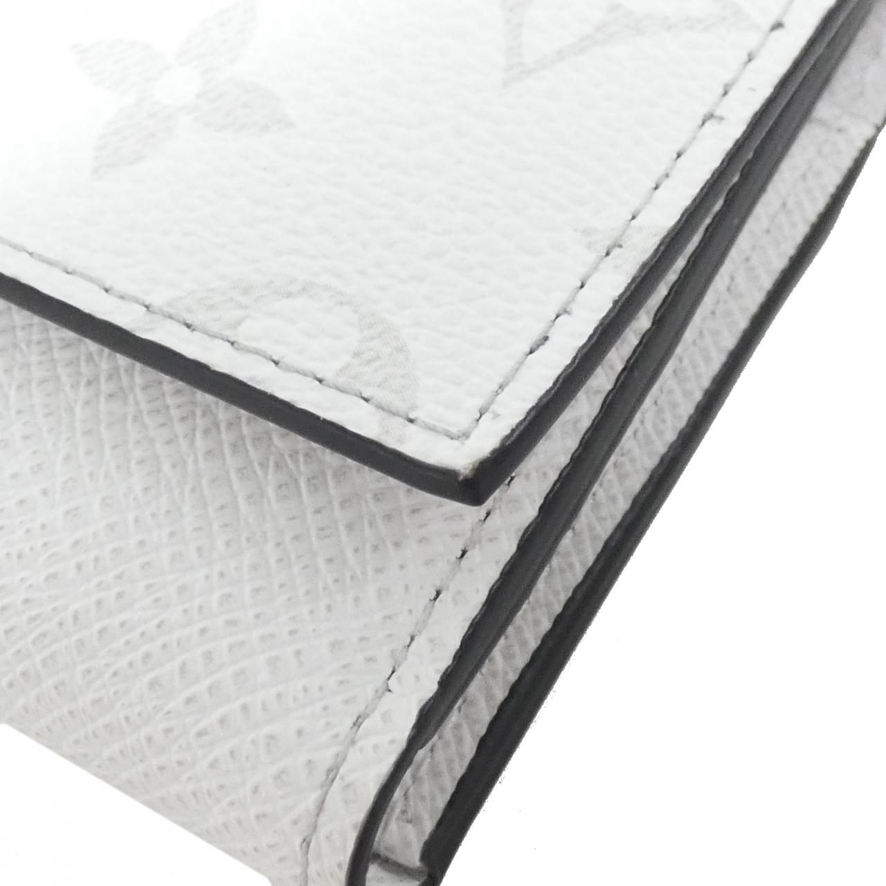 Louis Vuitton Taiga Wallet — view 3