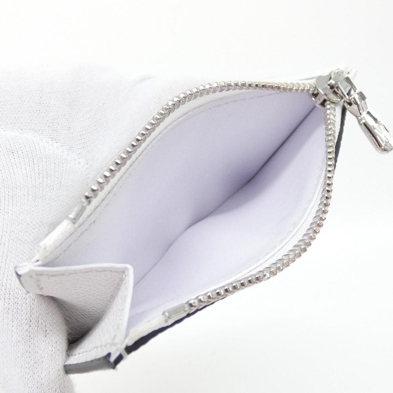 Louis Vuitton Taiga Wallet — view 5