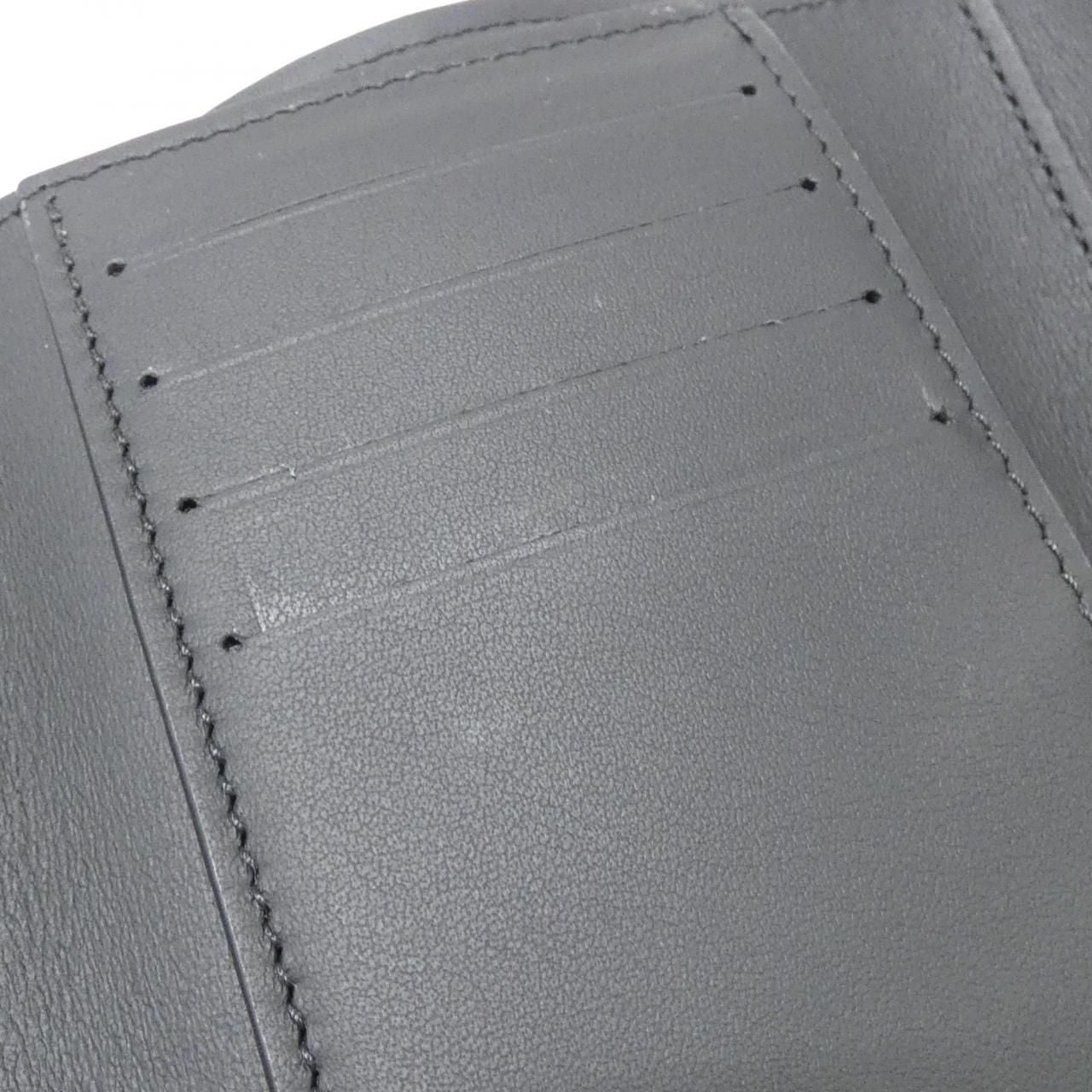 Louis Vuitton Portefeuille Capucines Compact Wallet — view 5
