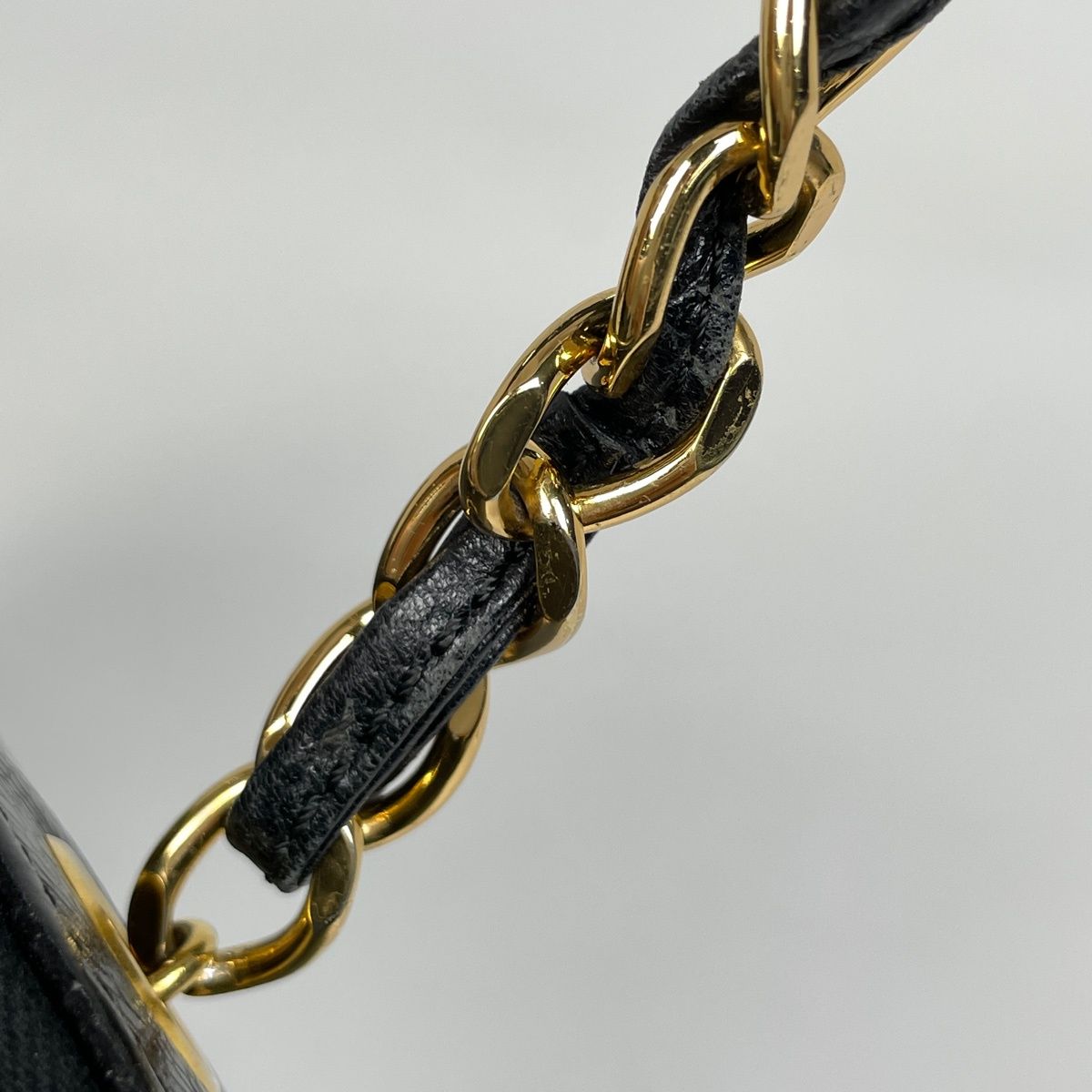 Chanel CC Logo Che Shoulder Bag Black — view 6