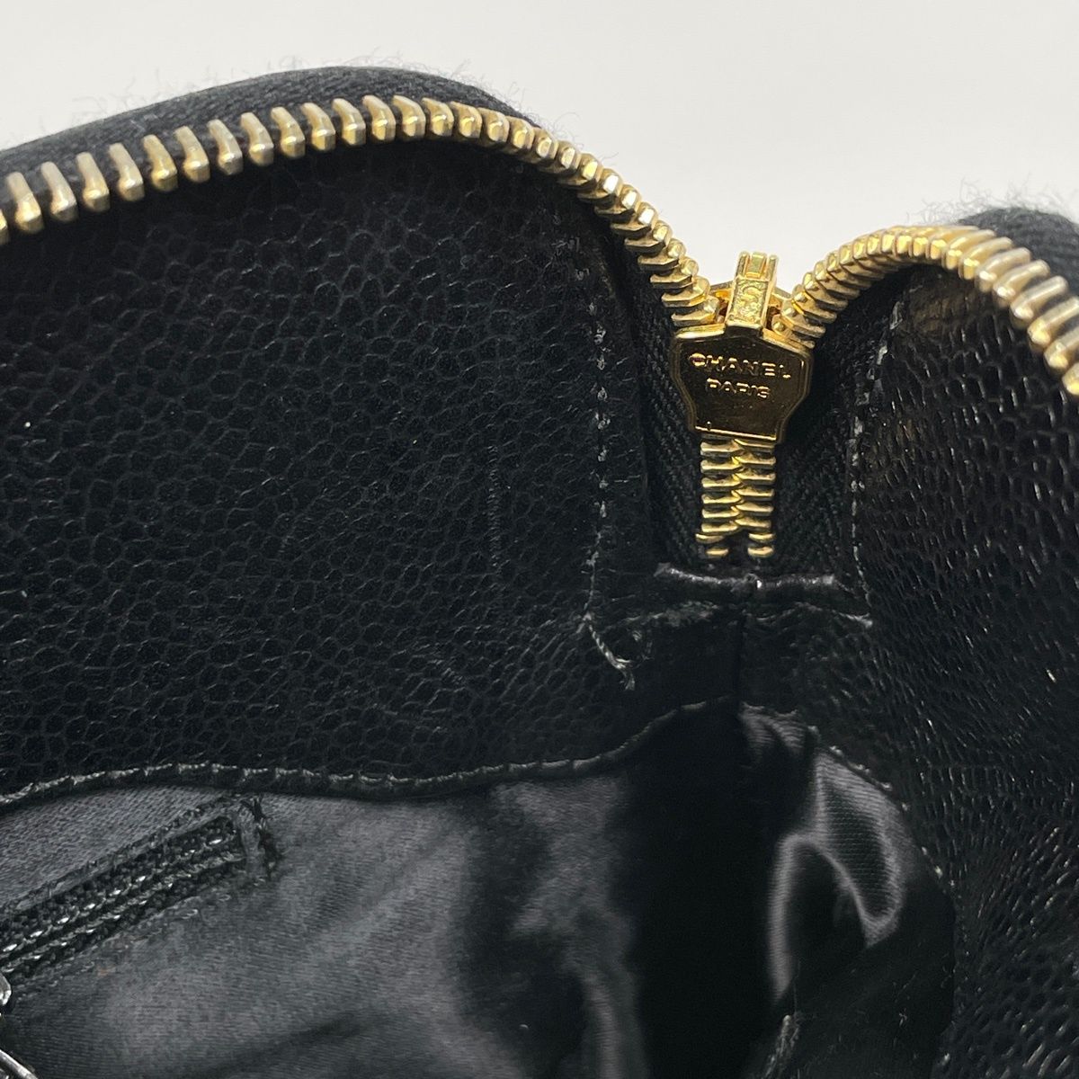 Chanel CC Logo Che Shoulder Bag Black — view 7