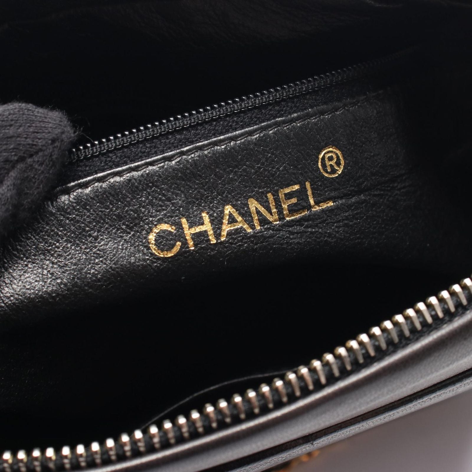 Chanel Shoulder Bag CC Logo Black Lambskin CC Che — view 4