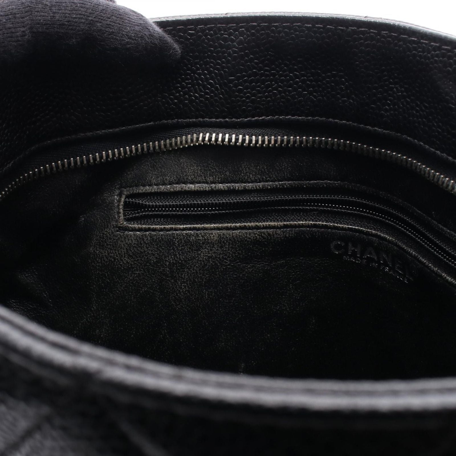 Chanel Tote Medallion Black Tree — view 6