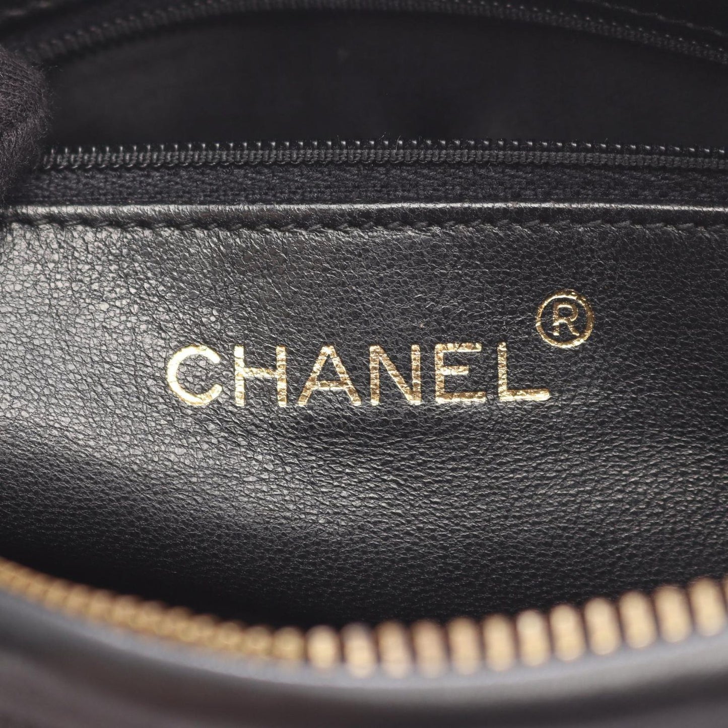 Chanel Shoulder Bag CC Logo Da Black Lambskin Da CC Che — view 4