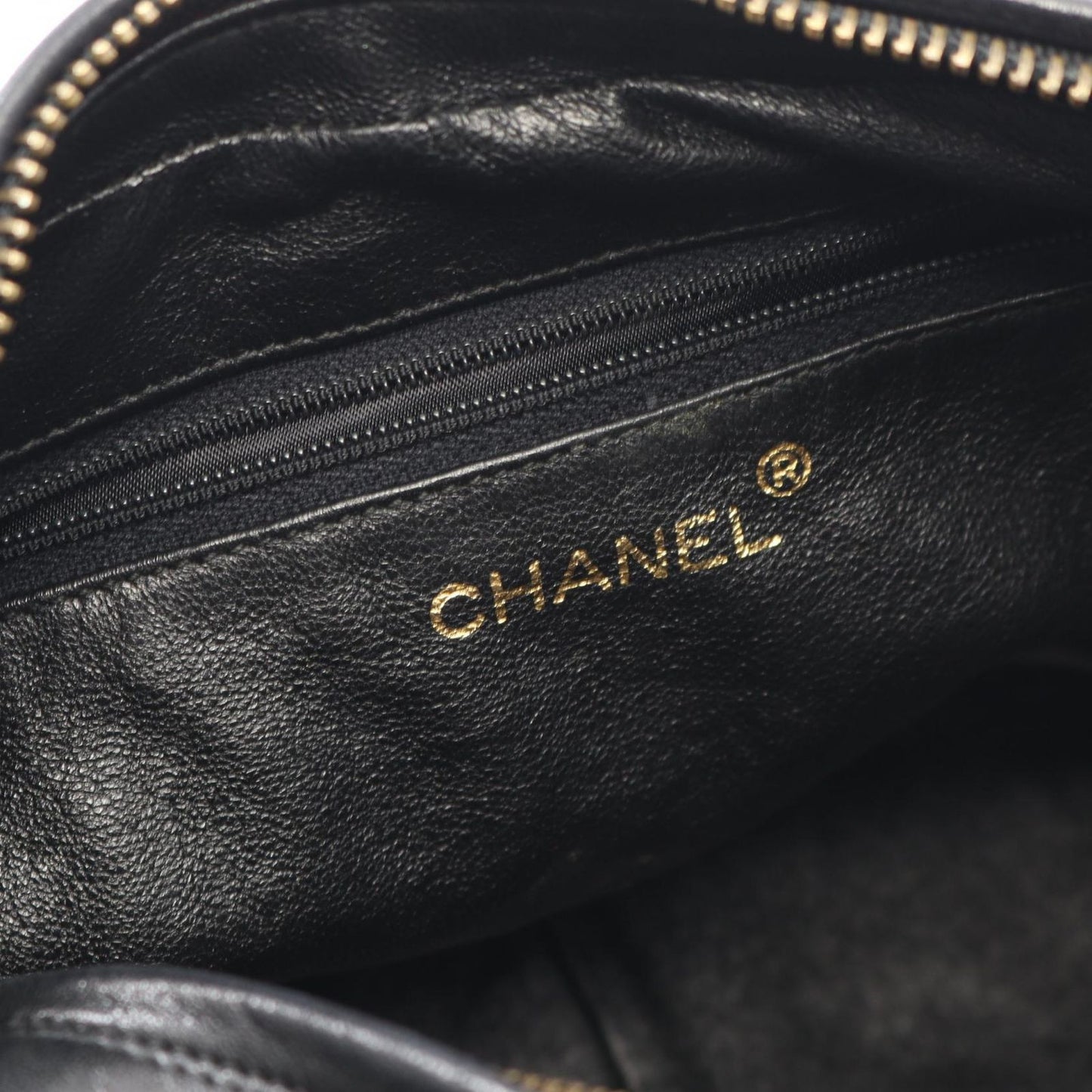 Chanel Shoulder Bag CC Logo Black Lambskin — view 4