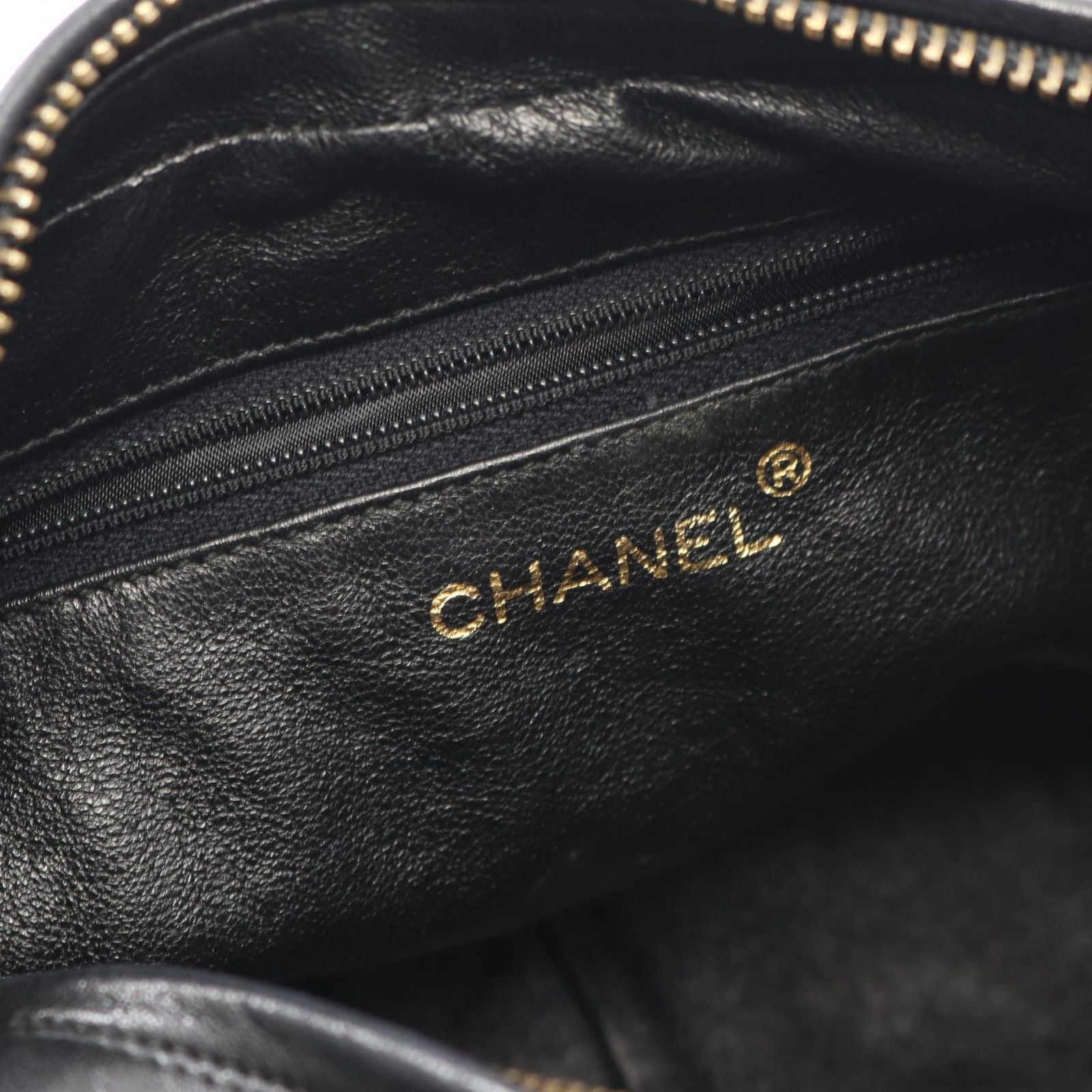 Chanel Shoulder Bag CC Logo Black Lambskin — view 4