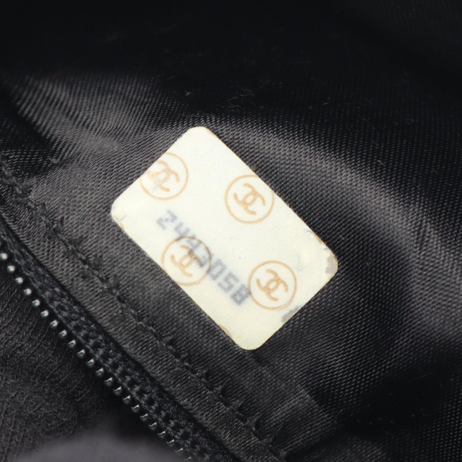 Chanel Shoulder Bag CC Logo Black Lambskin — view 5