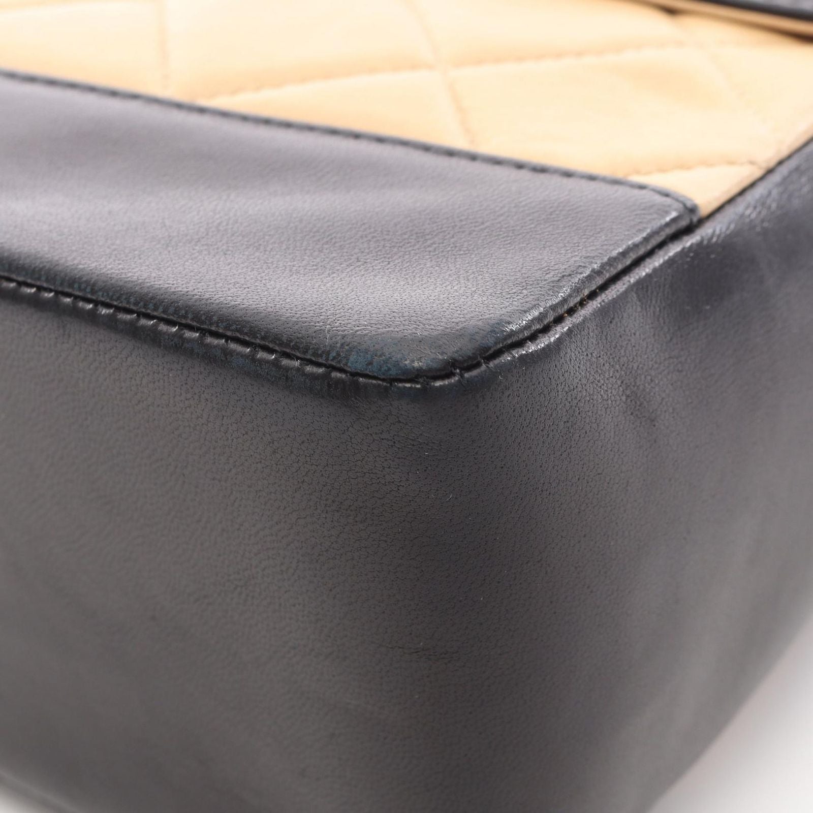 Chanel Shoulder Bag Quilted Beige Black Lambskin — view 7