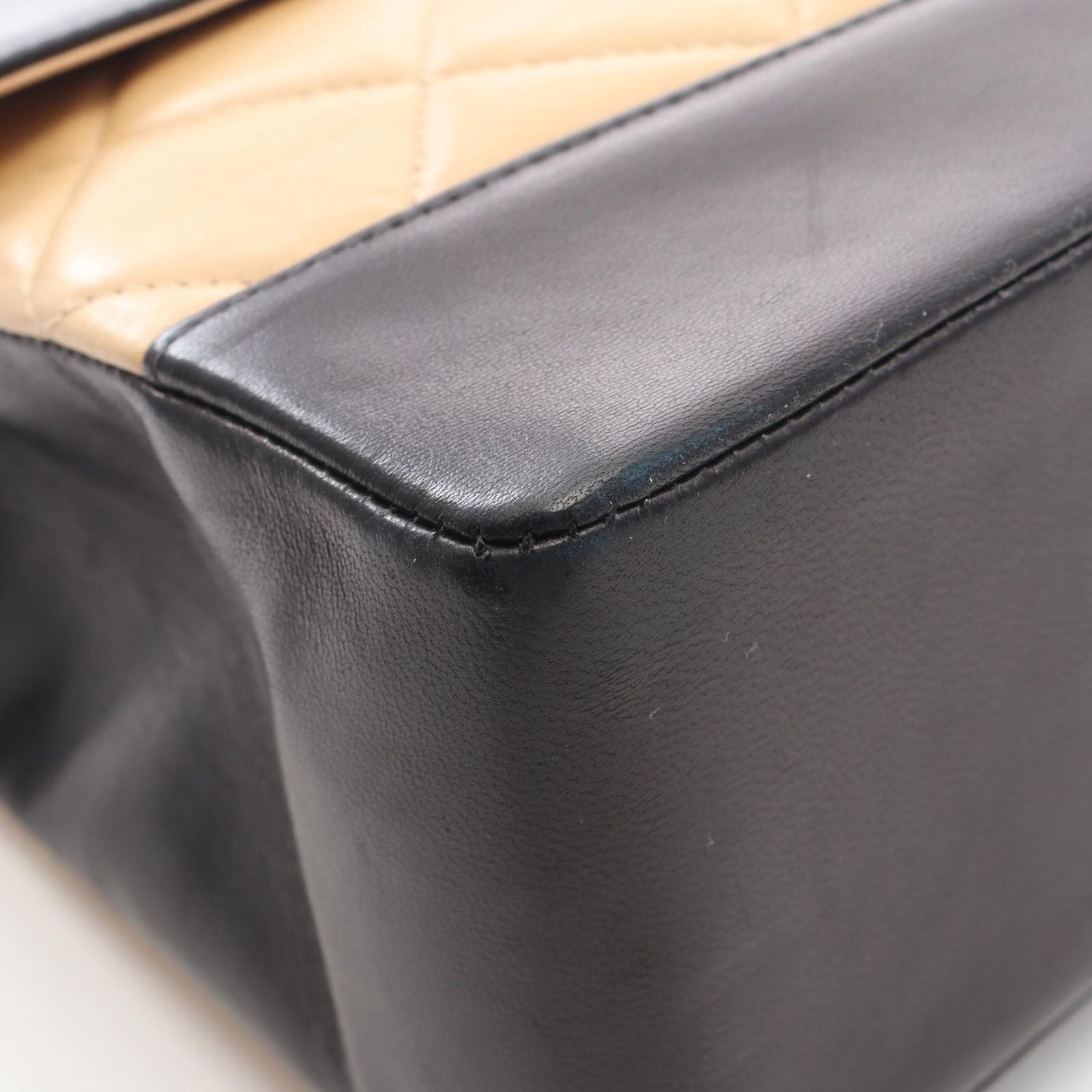 Chanel Shoulder Bag Quilted Beige Black Lambskin — view 6