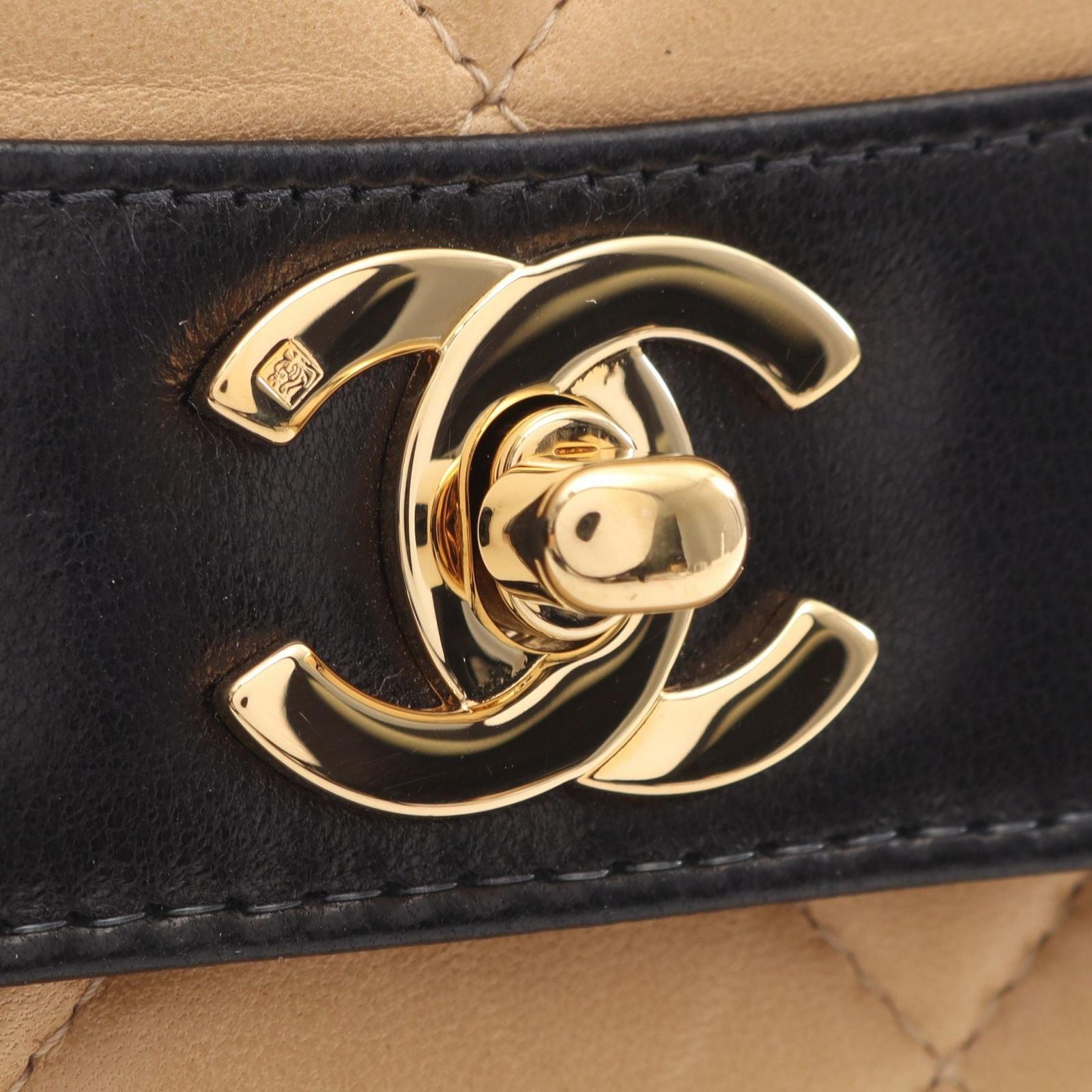 Chanel Shoulder Bag Quilted Beige Black Lambskin — view 9