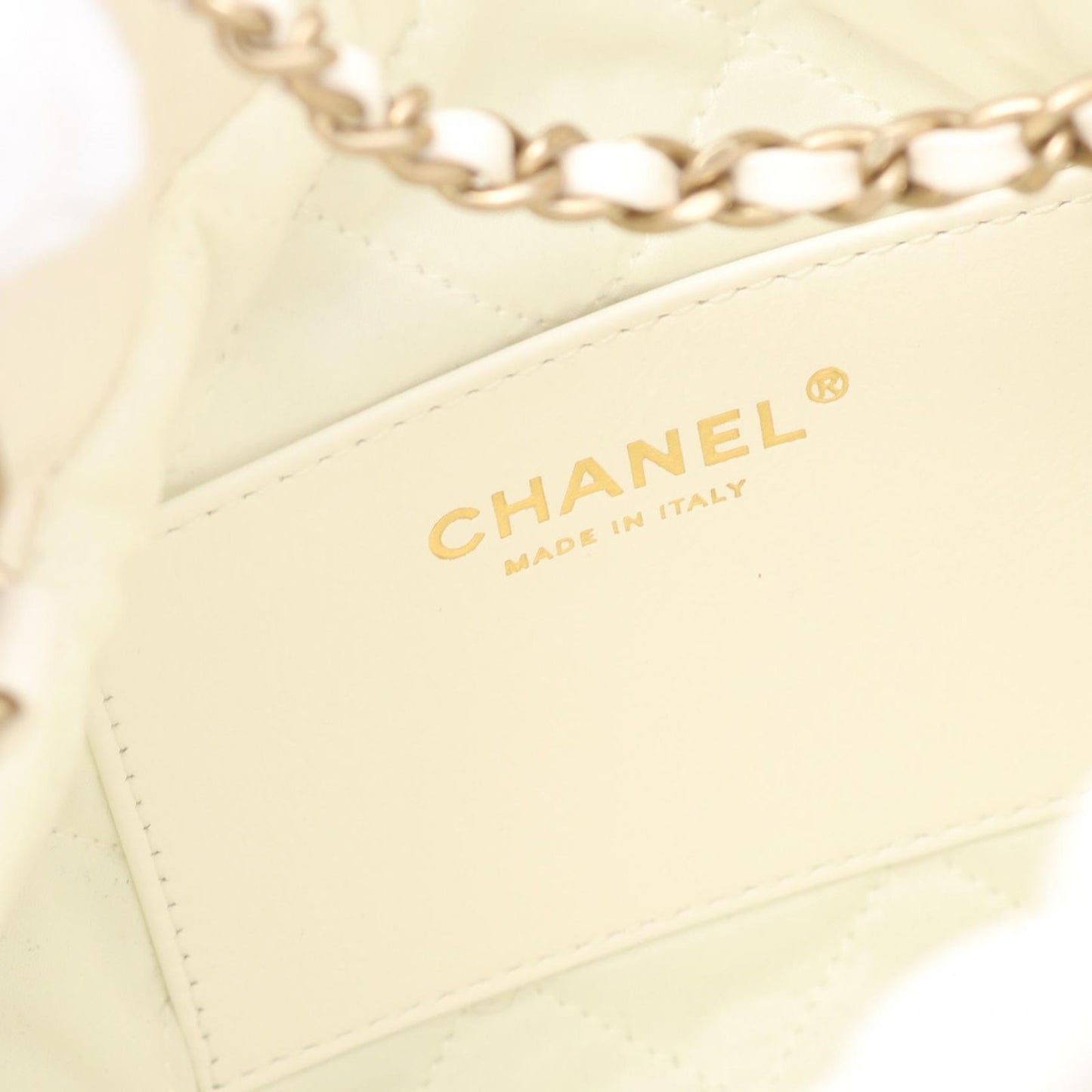 Chanel Shoulder Bag 22 Mini White Leather 22 2-Way Che — view 4