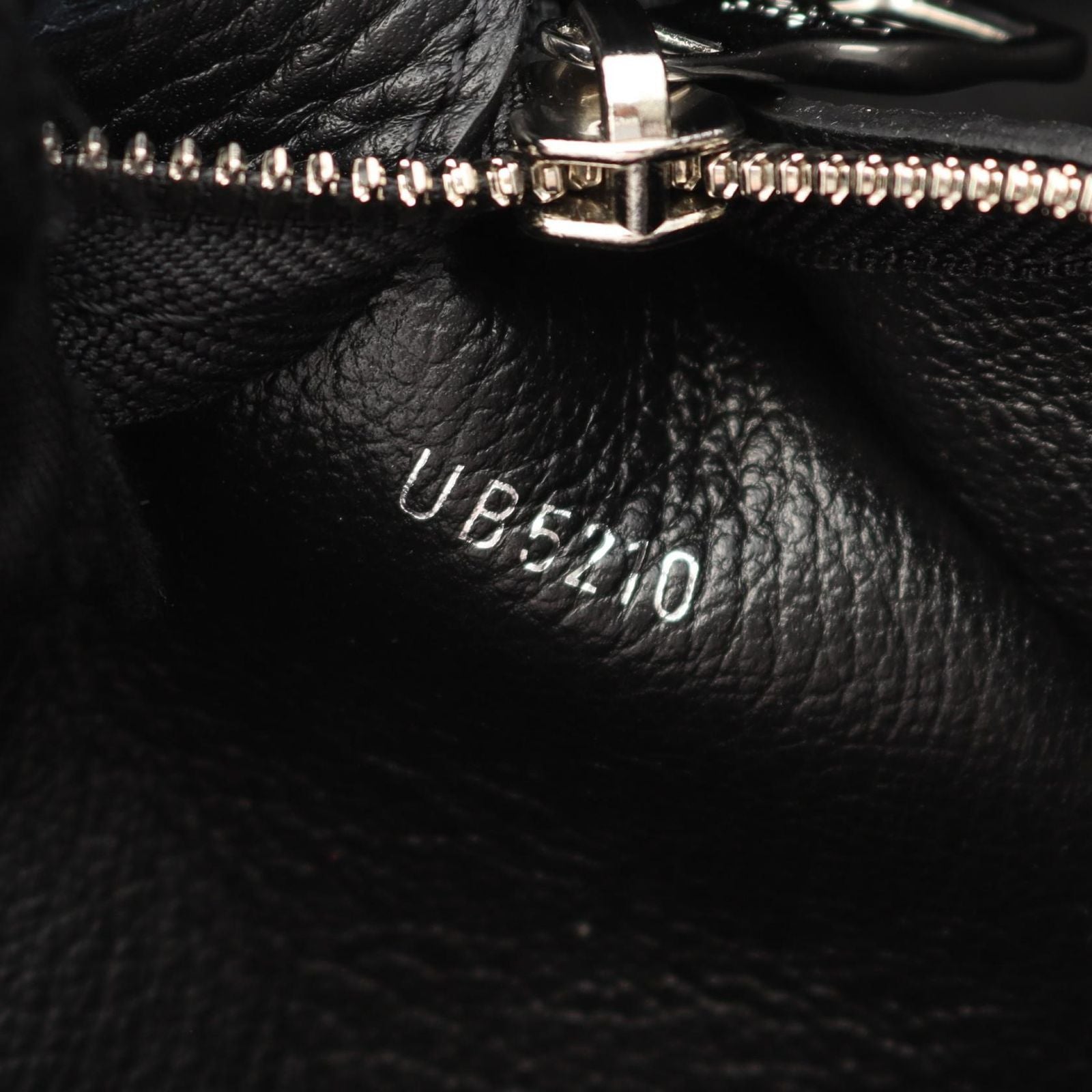 Louis Vuitton Tote NV Noir Leather Voyage NV — view 5