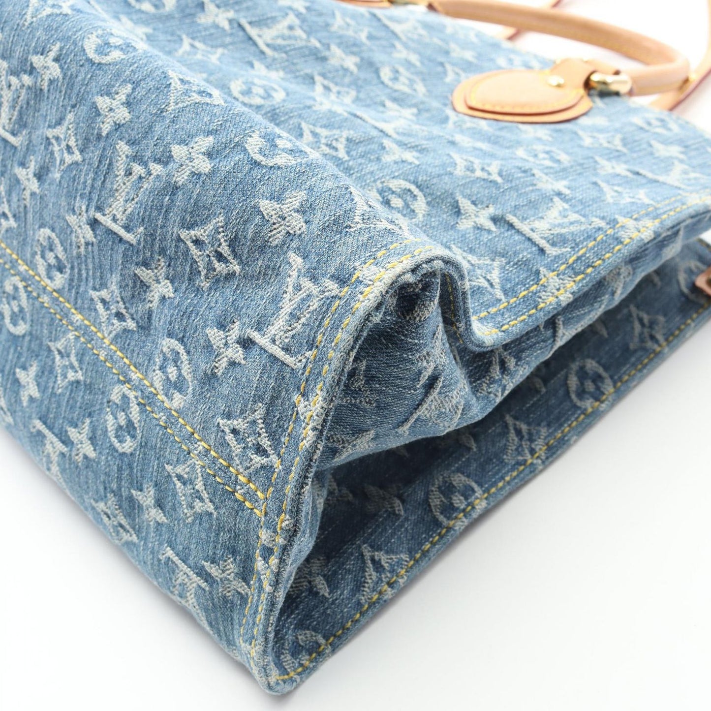 Louis Vuitton Tote On The Go MM LV Monogram Denim Leather LV — view 5