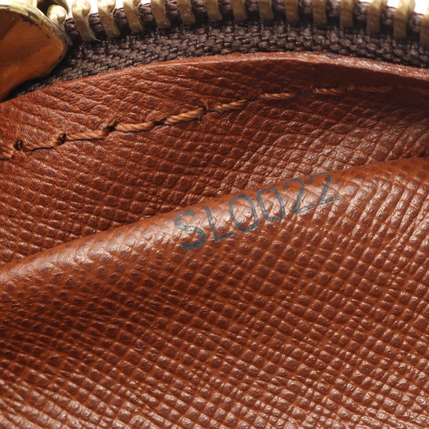 Louis Vuitton Shoulder Bag Canvas Leather Pochette Roulis Bandouliere — view 5