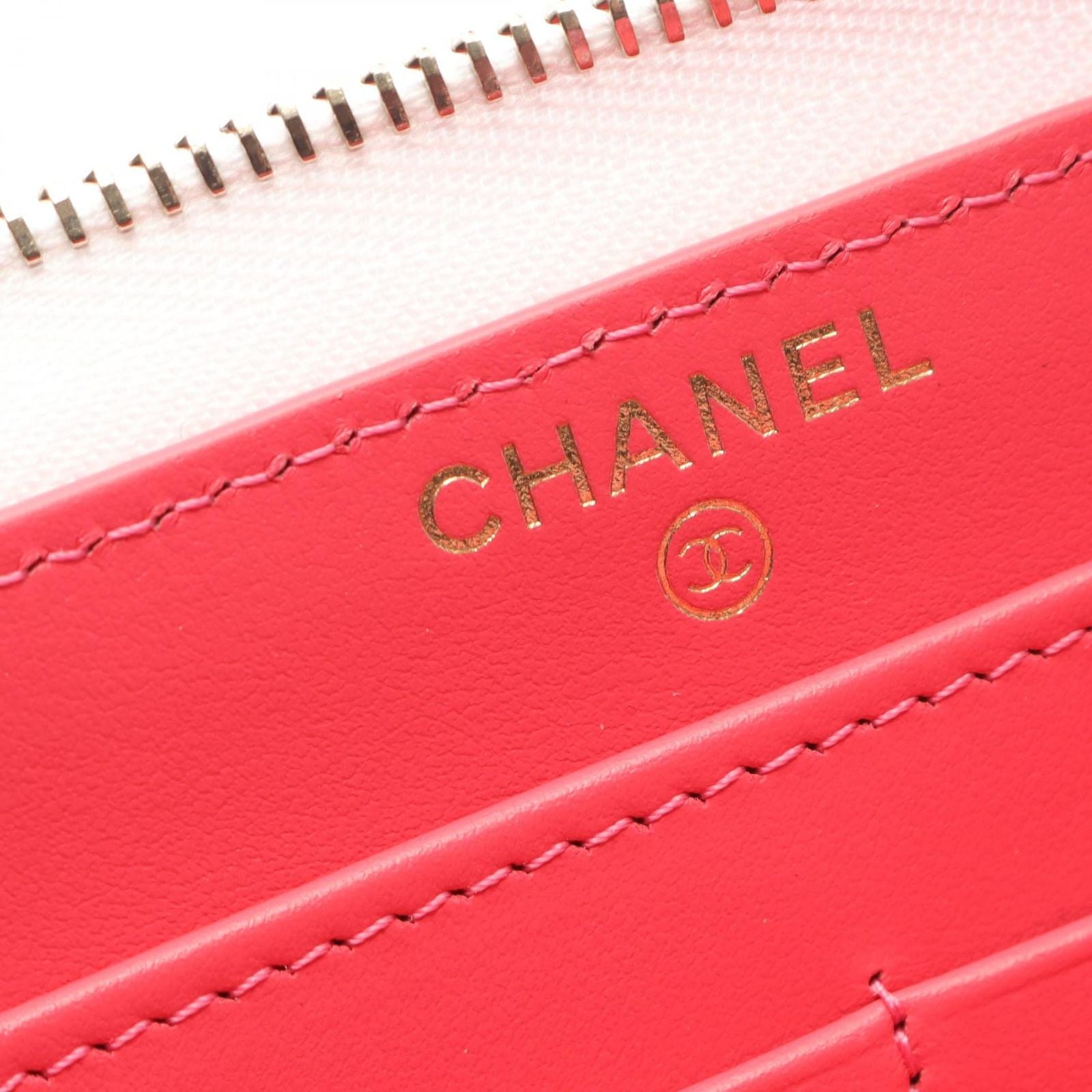 Chanel Round Wallet Quilted White Cowhide — view 4