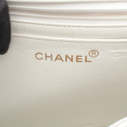 Chanel Shoulder Bag Quilted White Leather — view 4