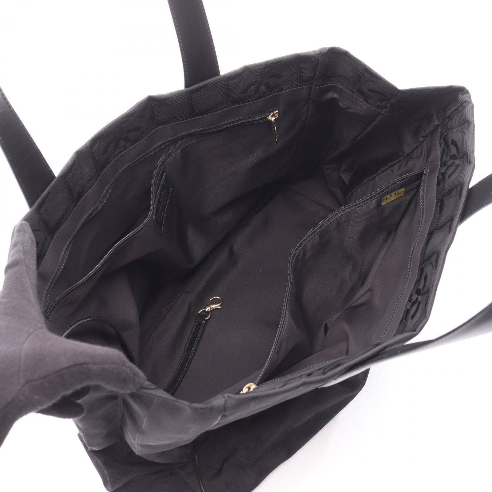 Chanel Tote New Travel Line MM Black Leather MM — view 3