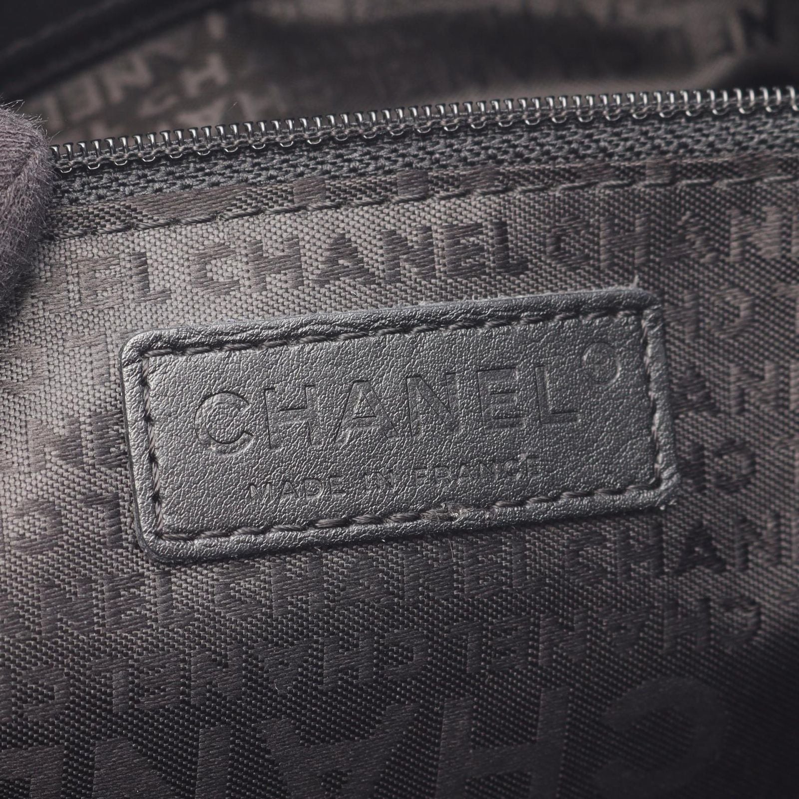 Chanel Tote Choco Bar Black Calf — view 4