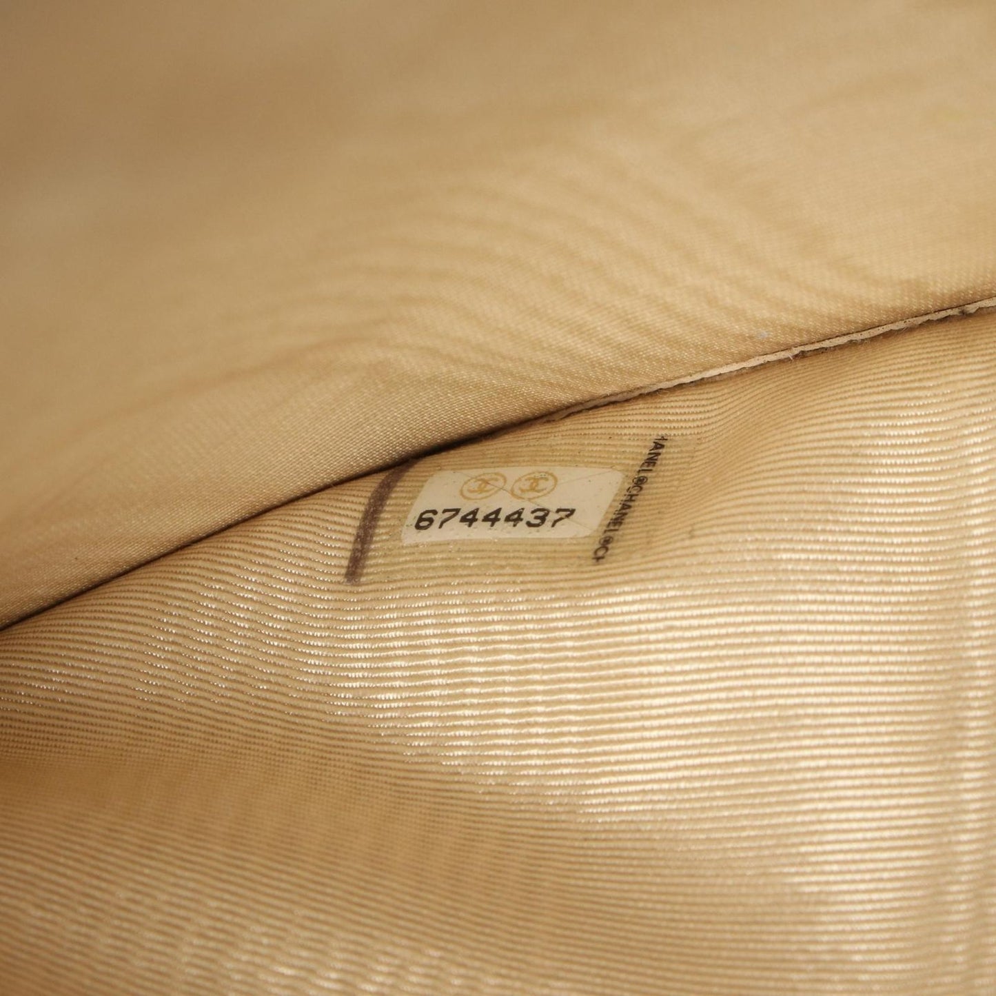 Chanel Bifold Wallet CC Logo Ivory Caviar Leather Clasp — view 6