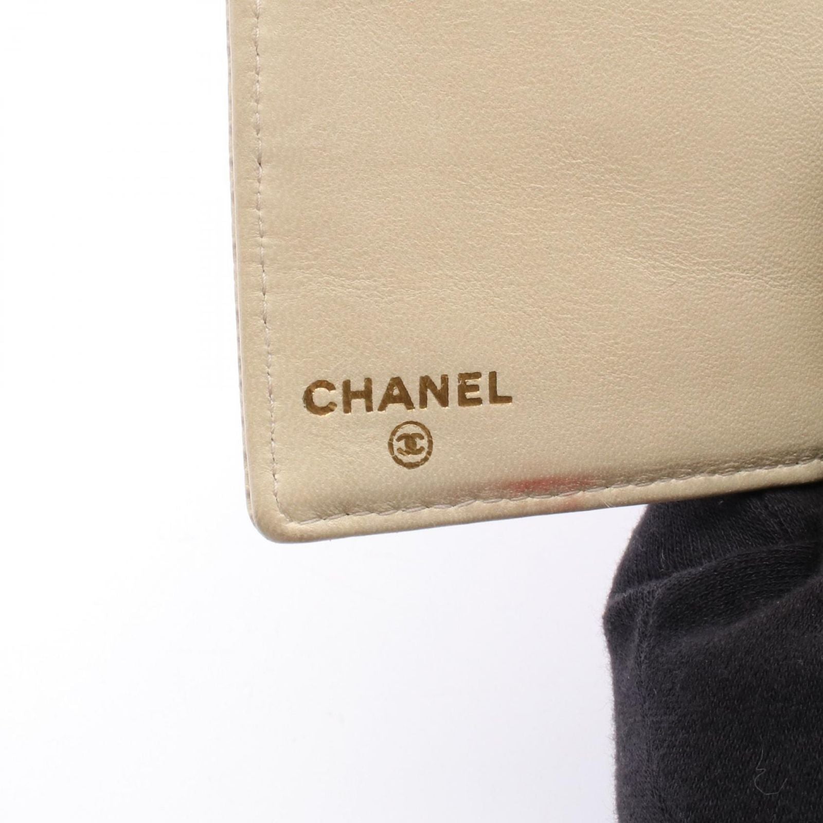 Chanel Bifold Wallet CC Logo Ivory Caviar Leather Clasp — view 5