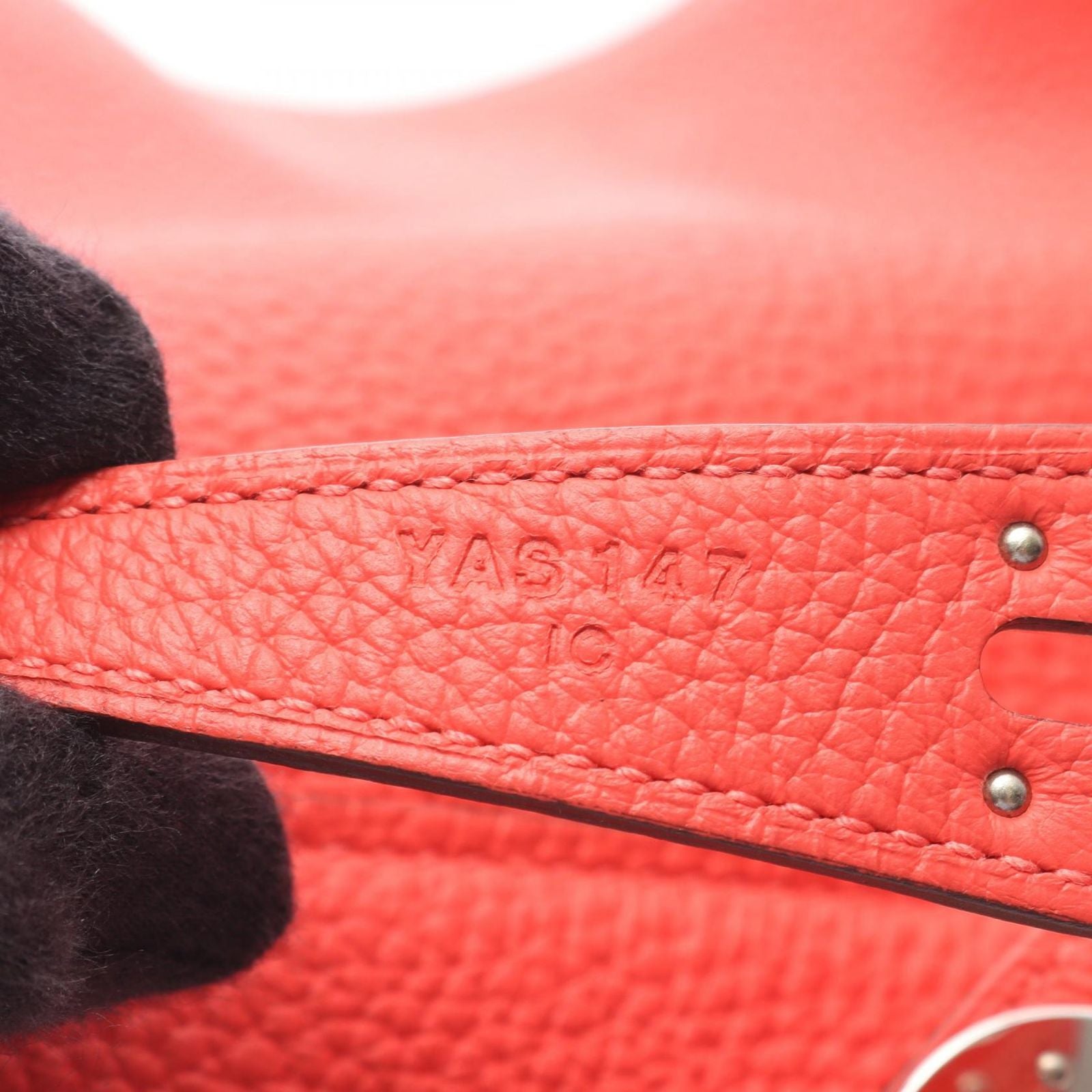 Hermes Shoulder Bag Lindy 26 Rouge Pivoine Leather — view 5