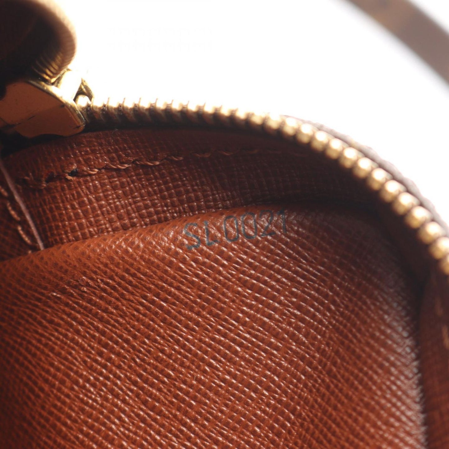 Louis Vuitton Shoulder Bag Canvas Leather Pochette Roulis Bandouliere — view 5