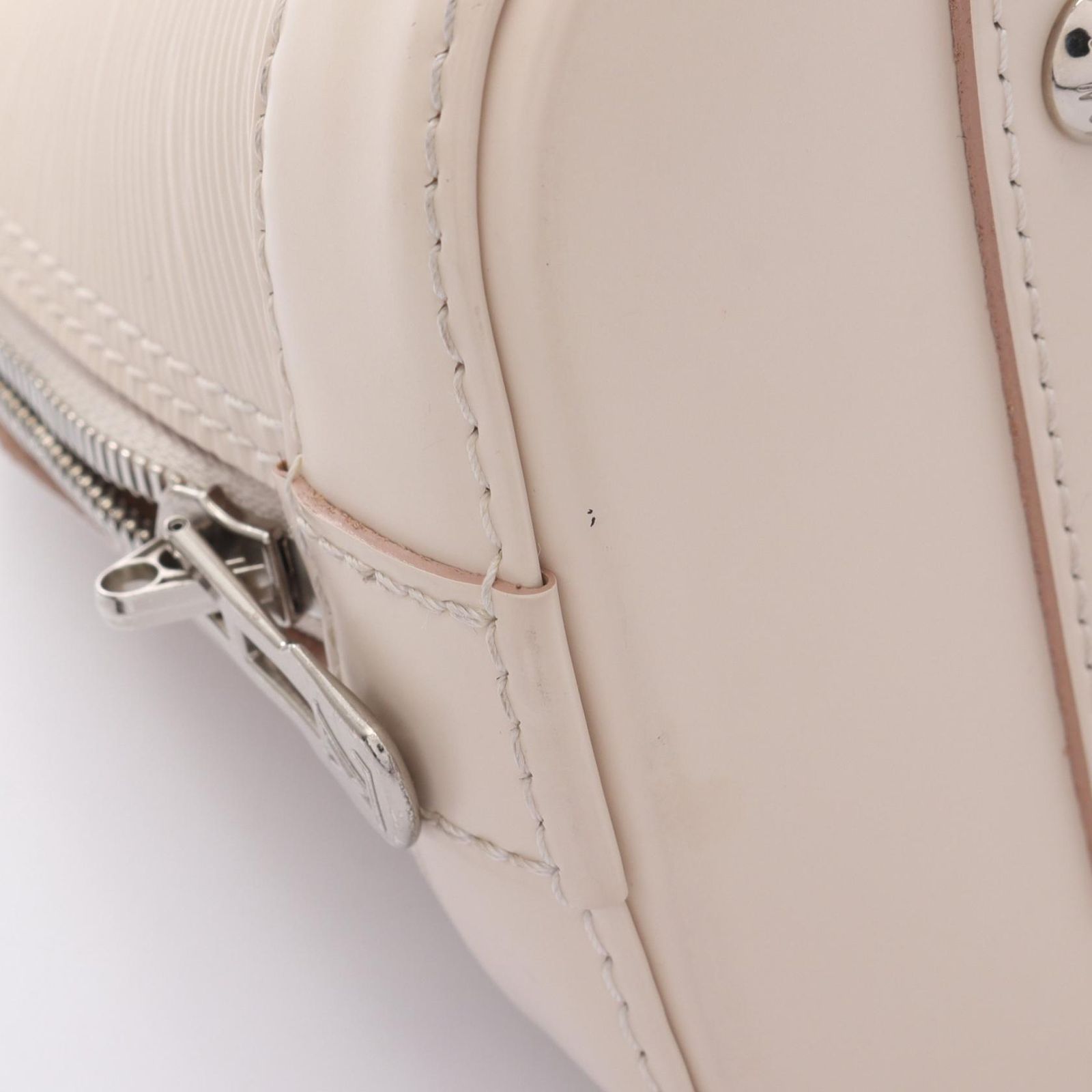 Louis Vuitton Handbag Alma BB Quartz White Leather — view 9