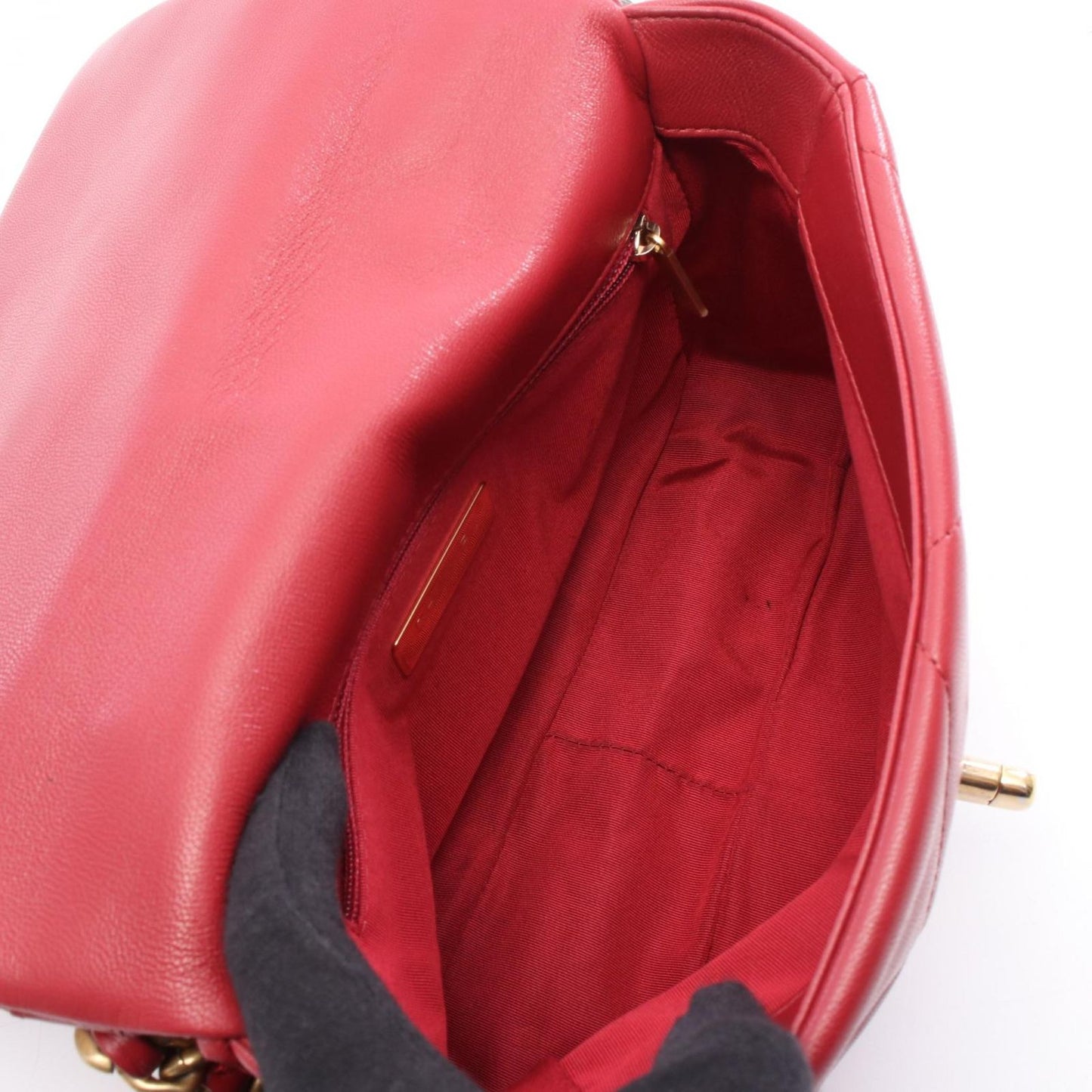 Chanel Shoulder Bag 19 D'isneuf Quilted Red Leather 19 Chain — view 3