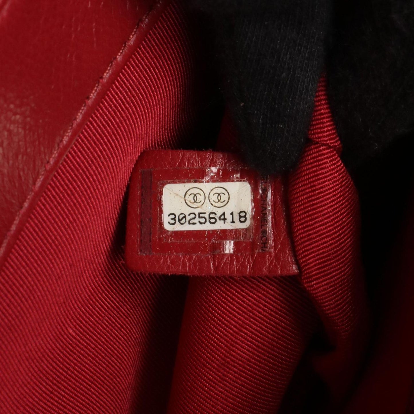 Chanel Shoulder Bag 19 D'isneuf Quilted Red Leather 19 Chain — view 5
