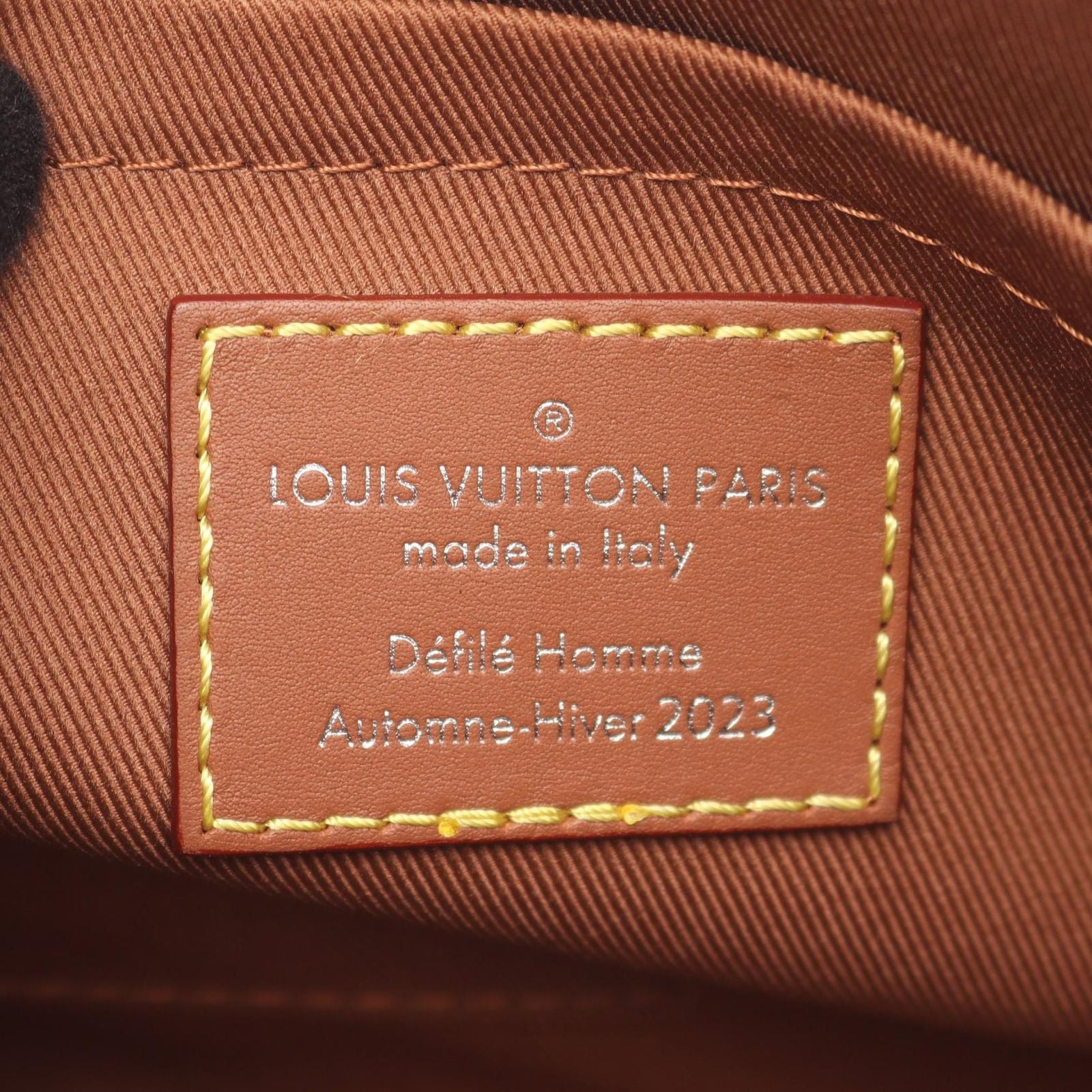 Louis Vuitton Handbag Soft Polochon Epi XL Leather — view 4