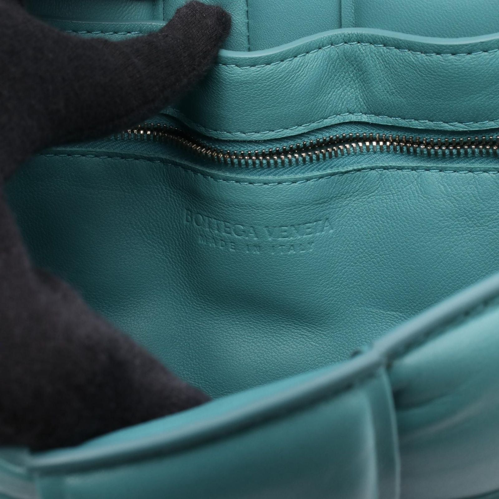 Bottega Veneta Shoulder Bag Padded Cassette Intrecciato Light Blue Leather Maxi — view 4