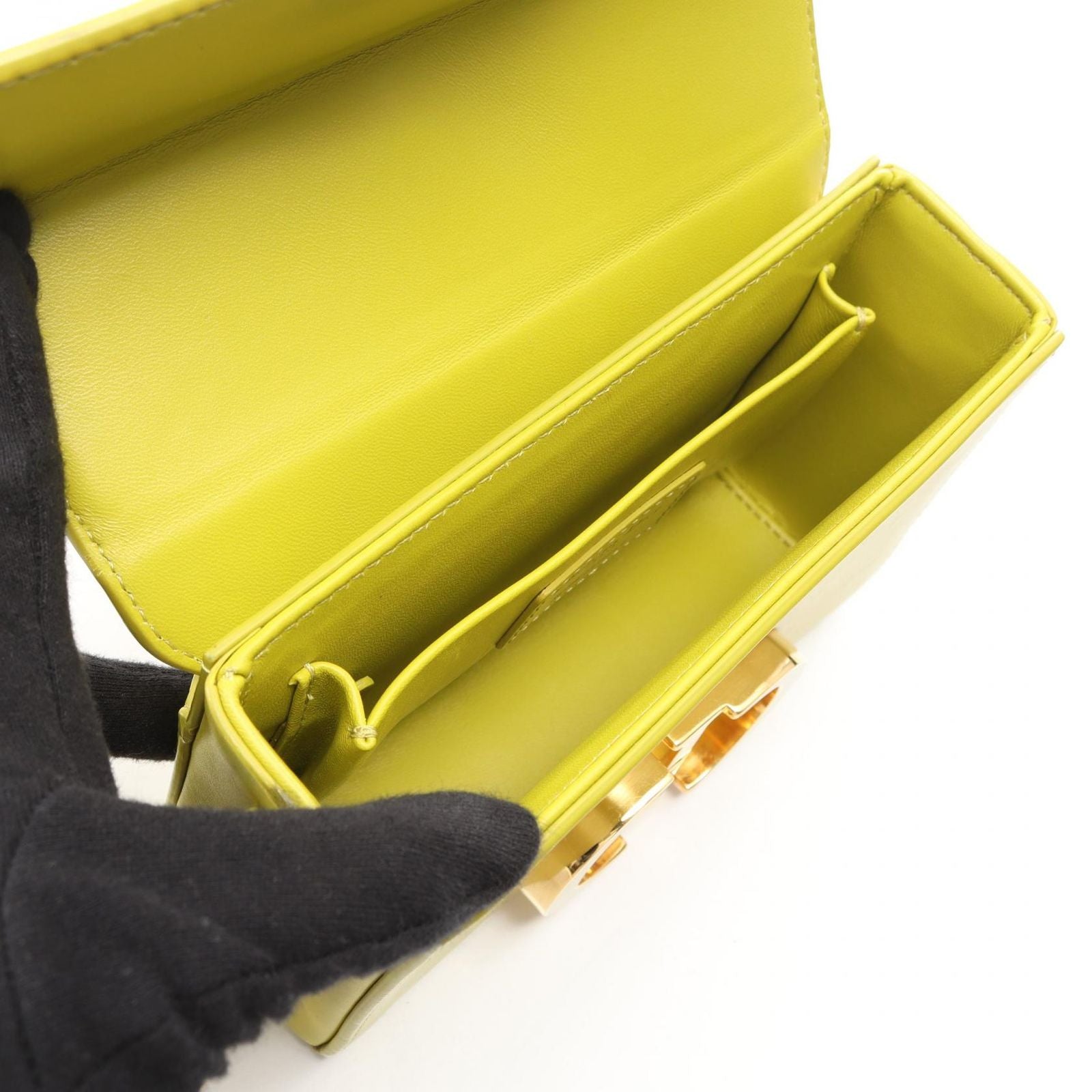 Dior Shoulder Bag 30 Montaigne Yellow Green Leather 30 — view 3
