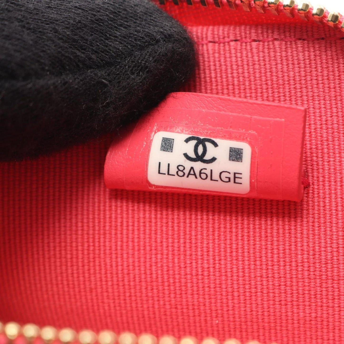 Chanel Coin Case Quilted Shocking Pink Leather — view 5