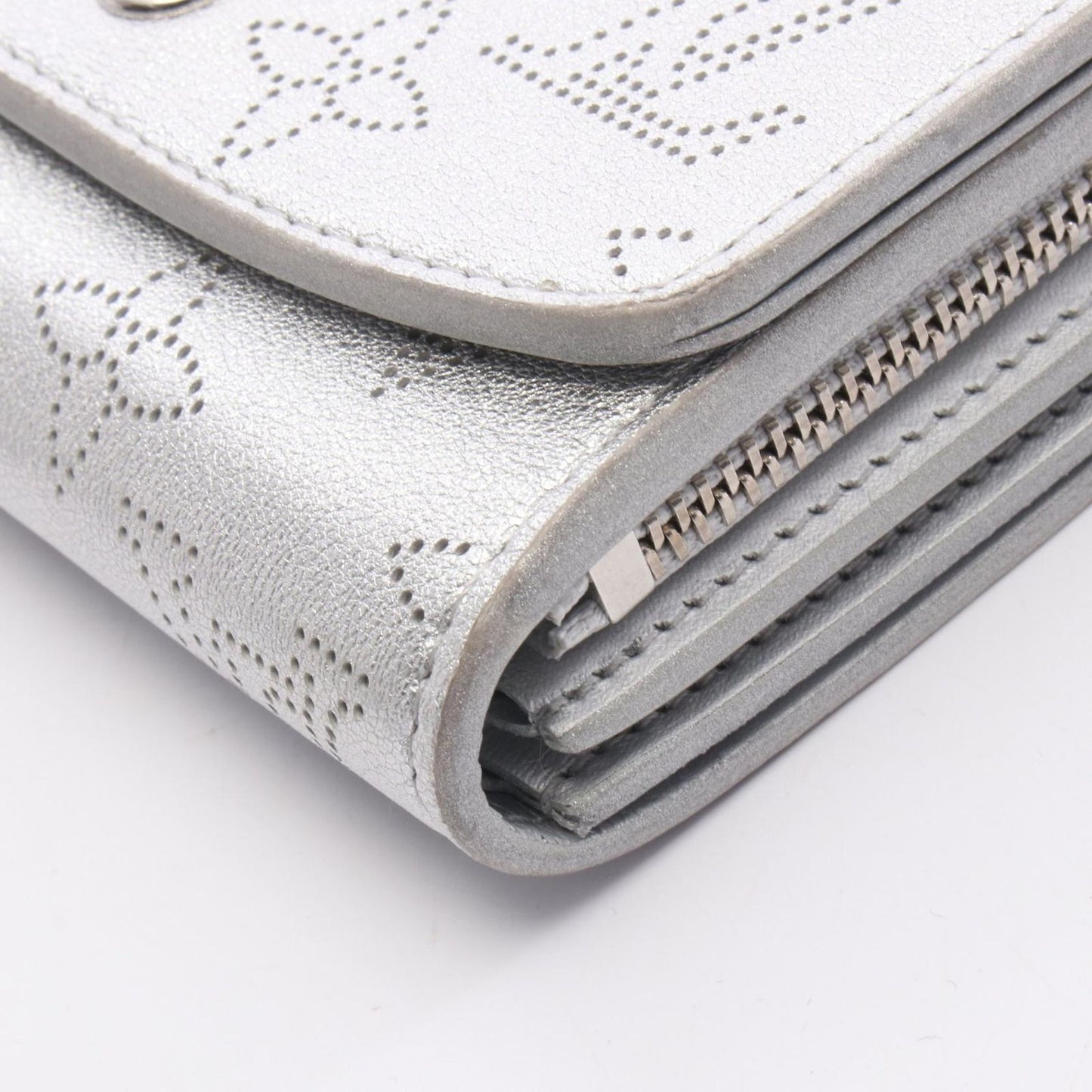 Louis Vuitton Bifold Wallet Portefeuille Iris Compact Silver Leather — view 7
