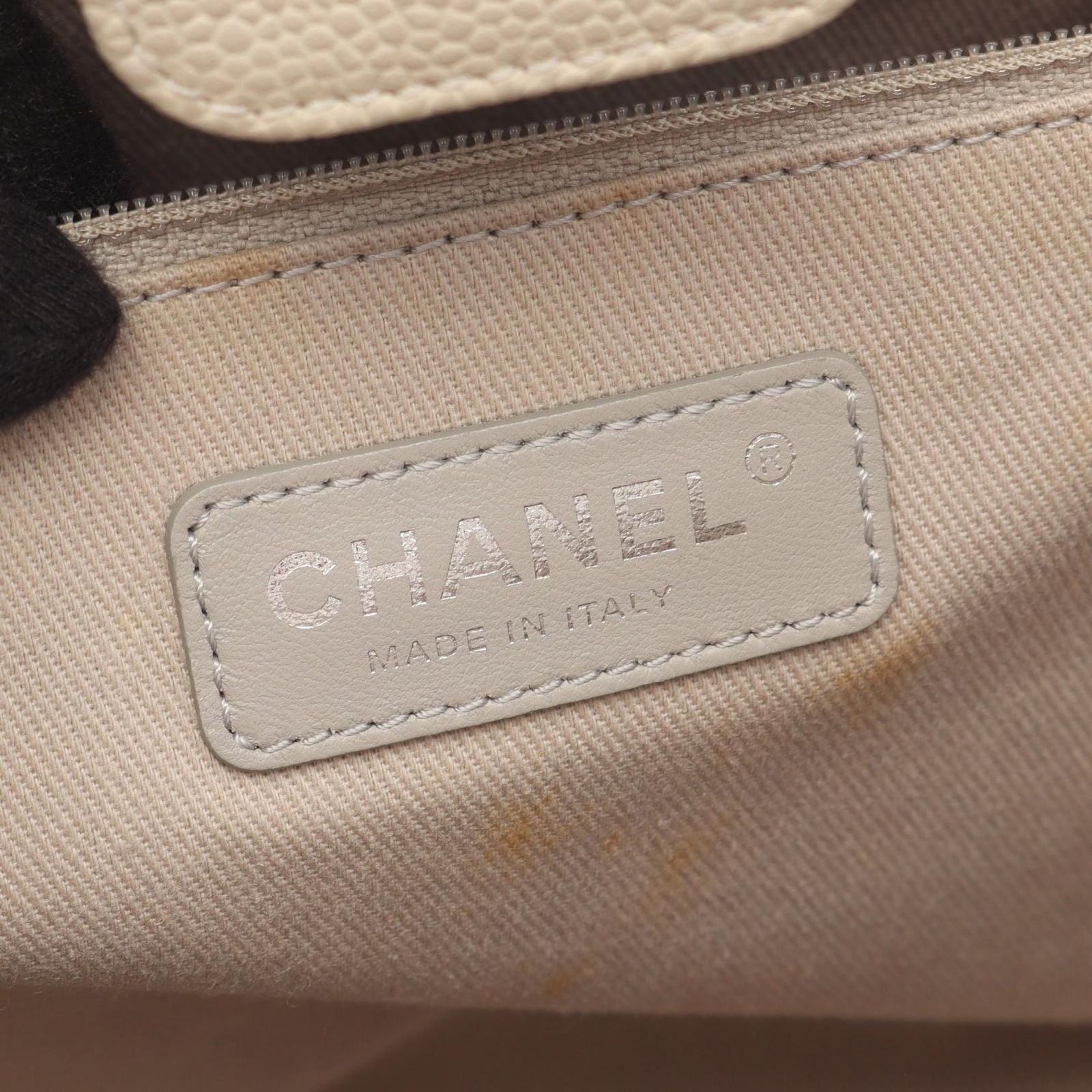 Chanel Tote Deauville Ivory Leather Chain MM — view 4